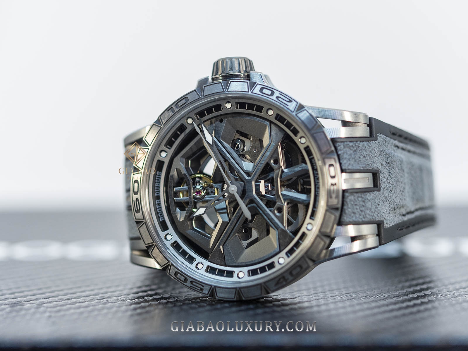 Đồng Hồ Roger Dubuis Excalibur RDDBEX0748