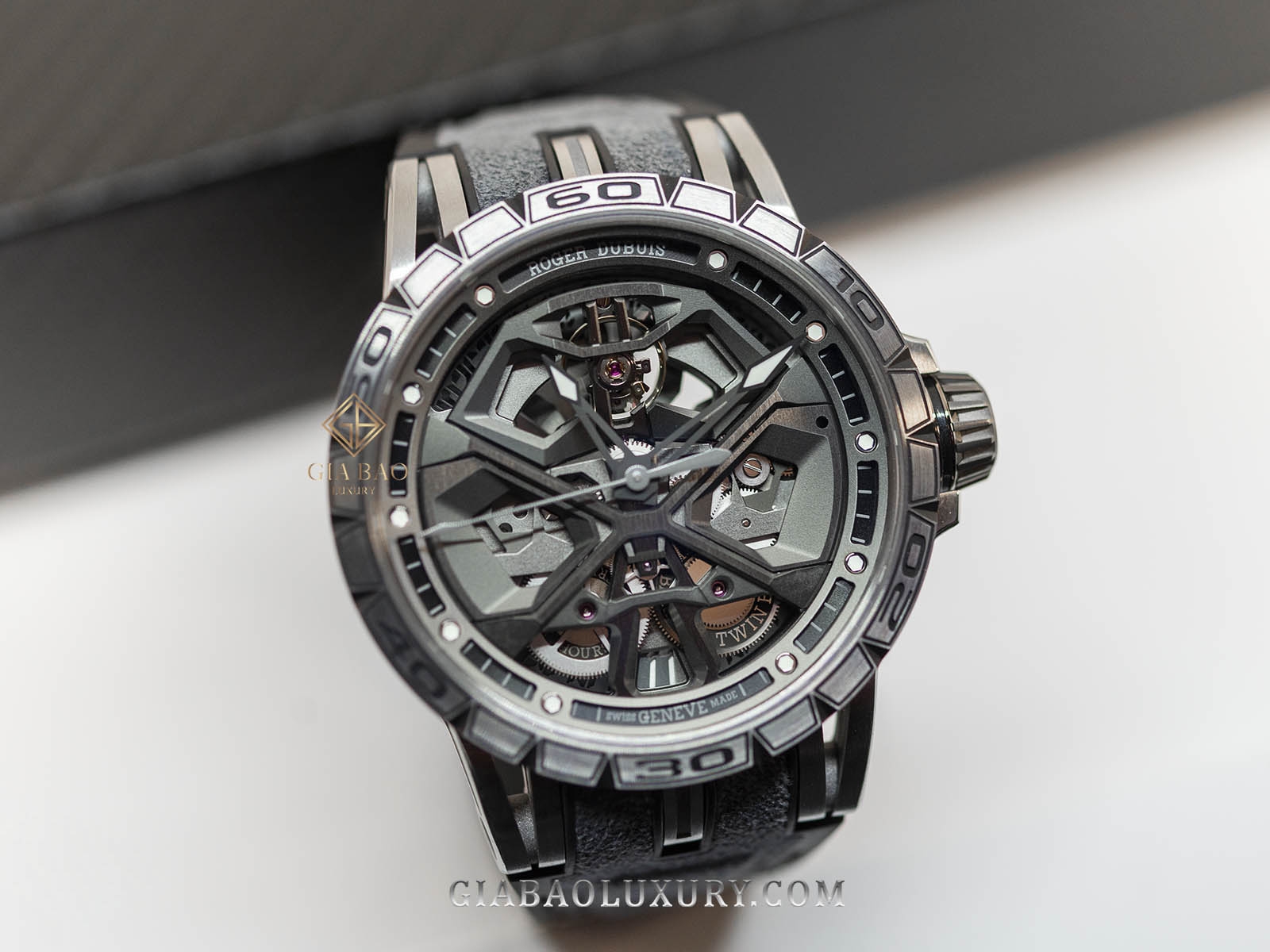 Đồng Hồ Roger Dubuis Excalibur RDDBEX0748