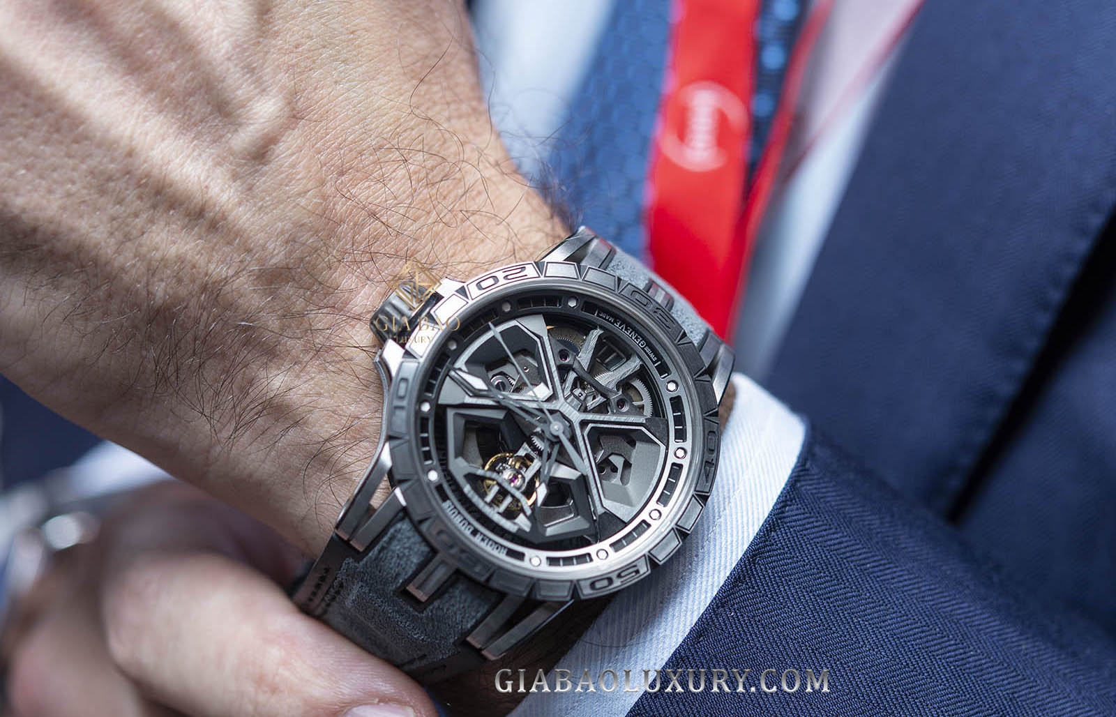 Đồng Hồ Roger Dubuis Excalibur RDDBEX0748