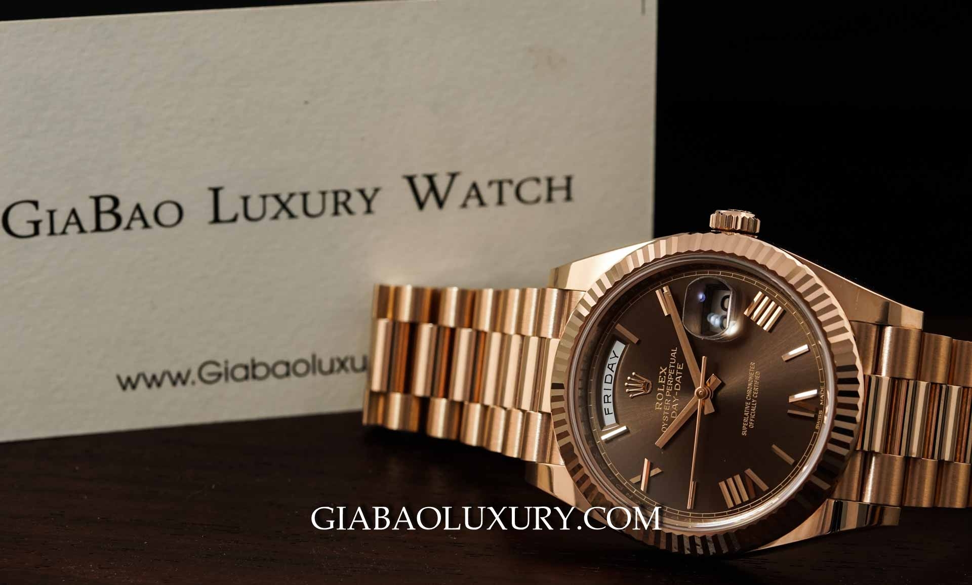 Đồng Hồ Rolex Day Date 228235 Mặt Số Chocolate Cọc Số La Mã