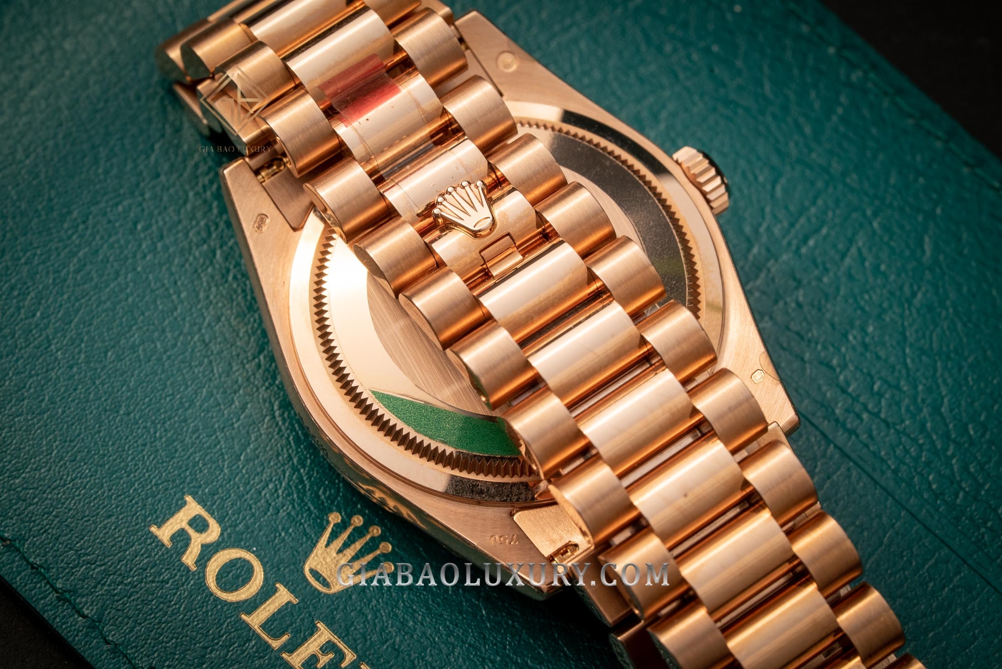 Review đồng hồ Rolex Day-Date 118205 Mặt chocolate, Ruby đỏ