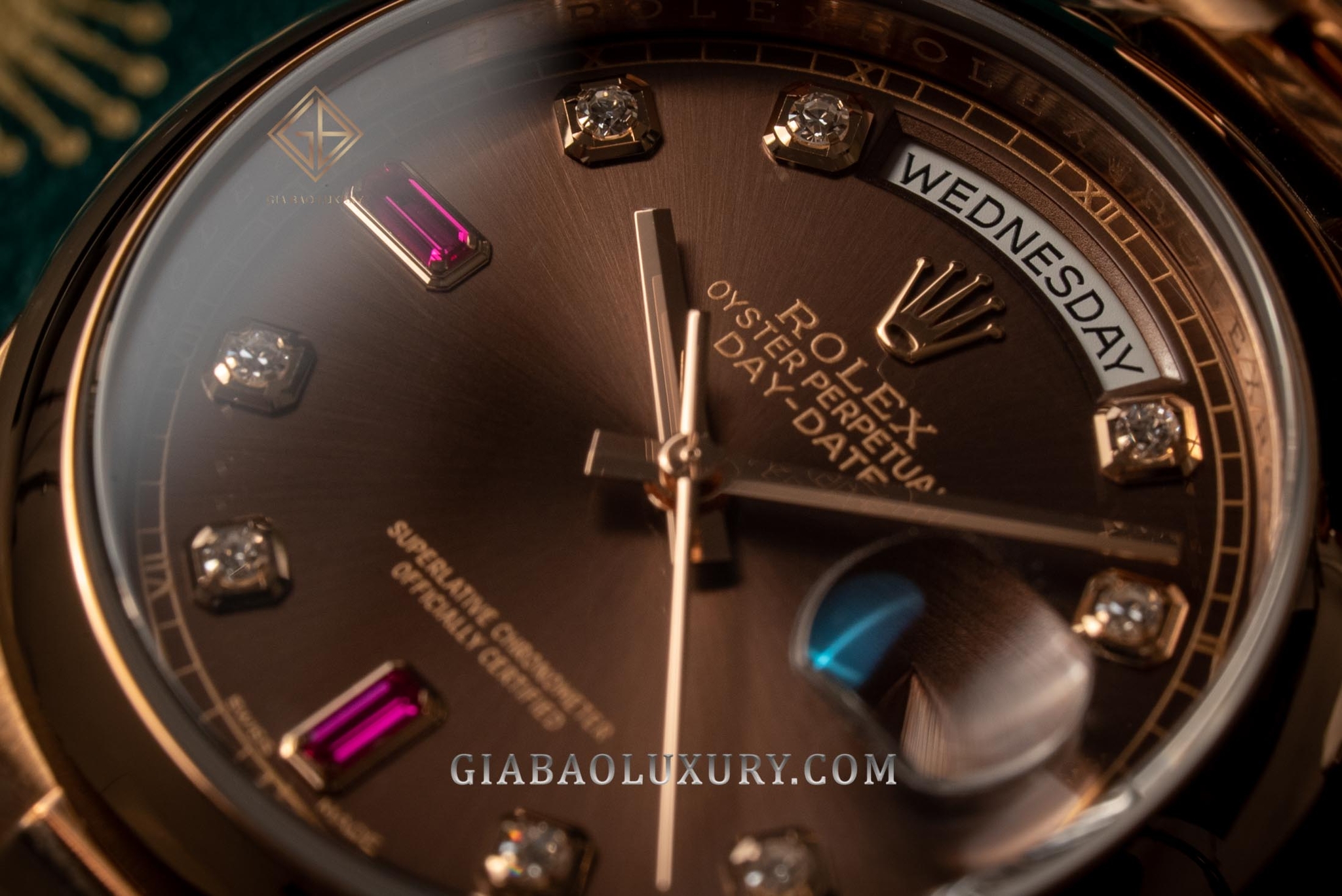 Review đồng hồ Rolex Day-Date 118205 Mặt chocolate, Ruby đỏ