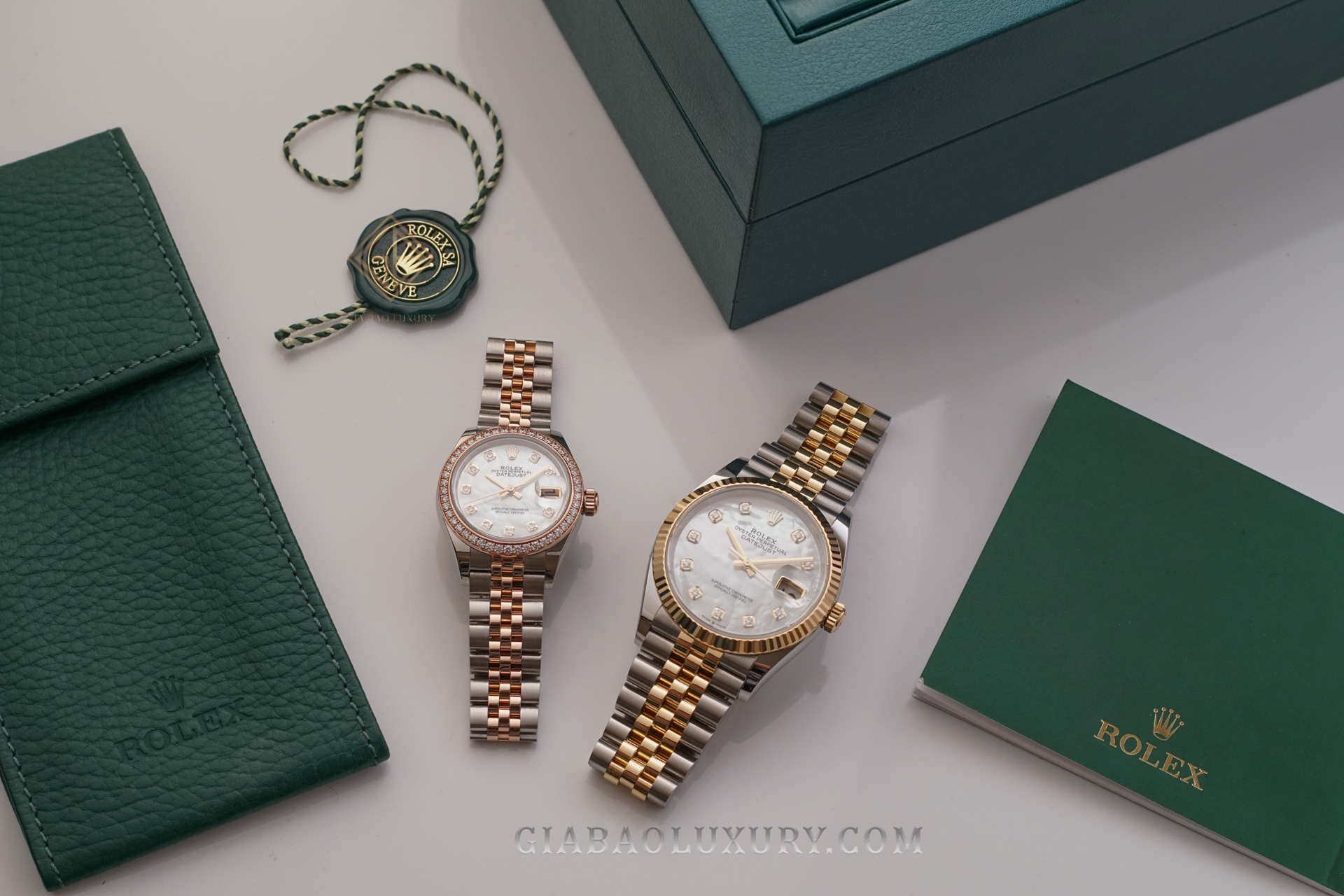 đồng hồ Rolex Datejust 36 126233 với mặt số vỏ trai trắng