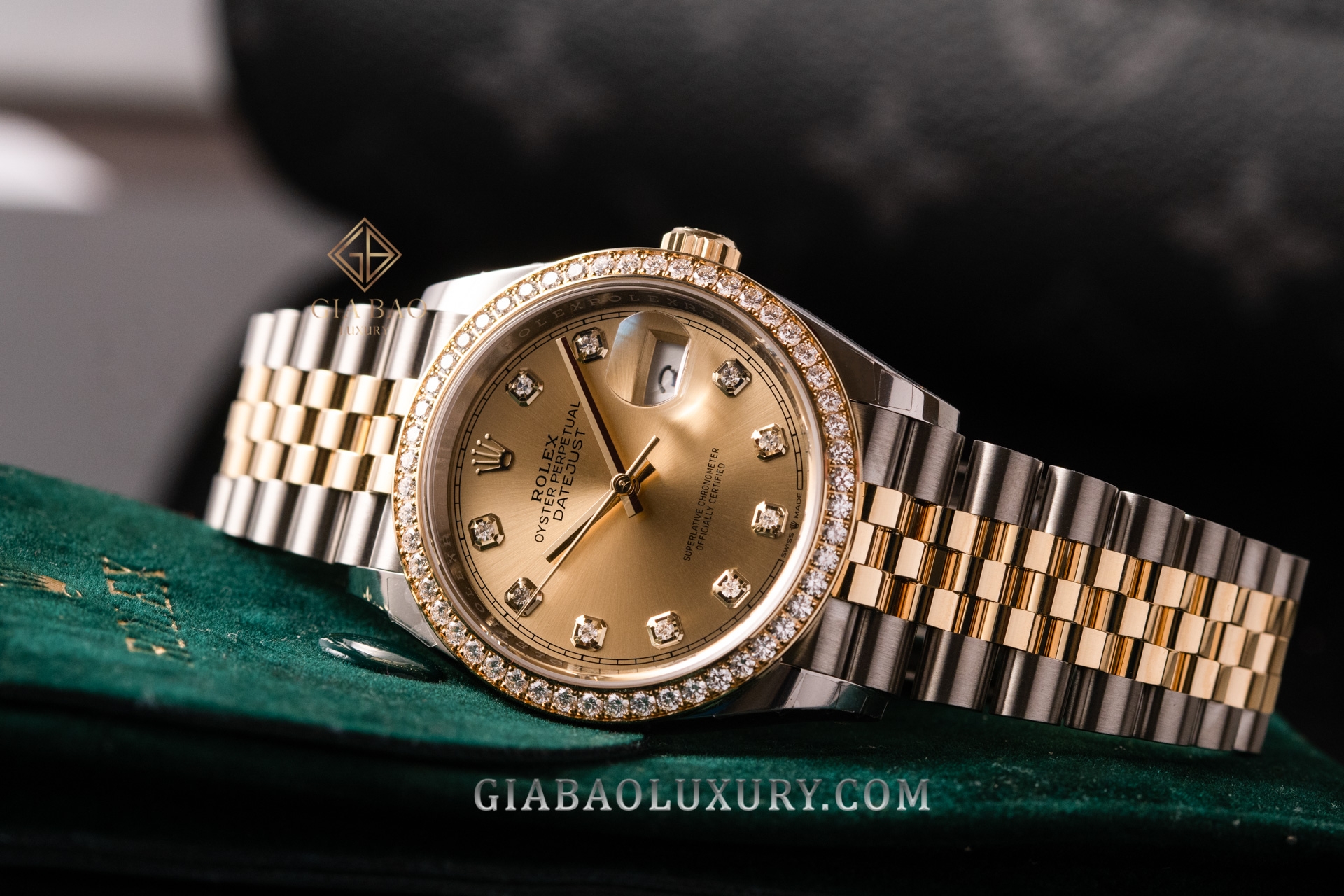 Đồng Hồ Rolex Datejust 36 126283RBR Mặt Số Vàng Champagne Nạm Kim Cương