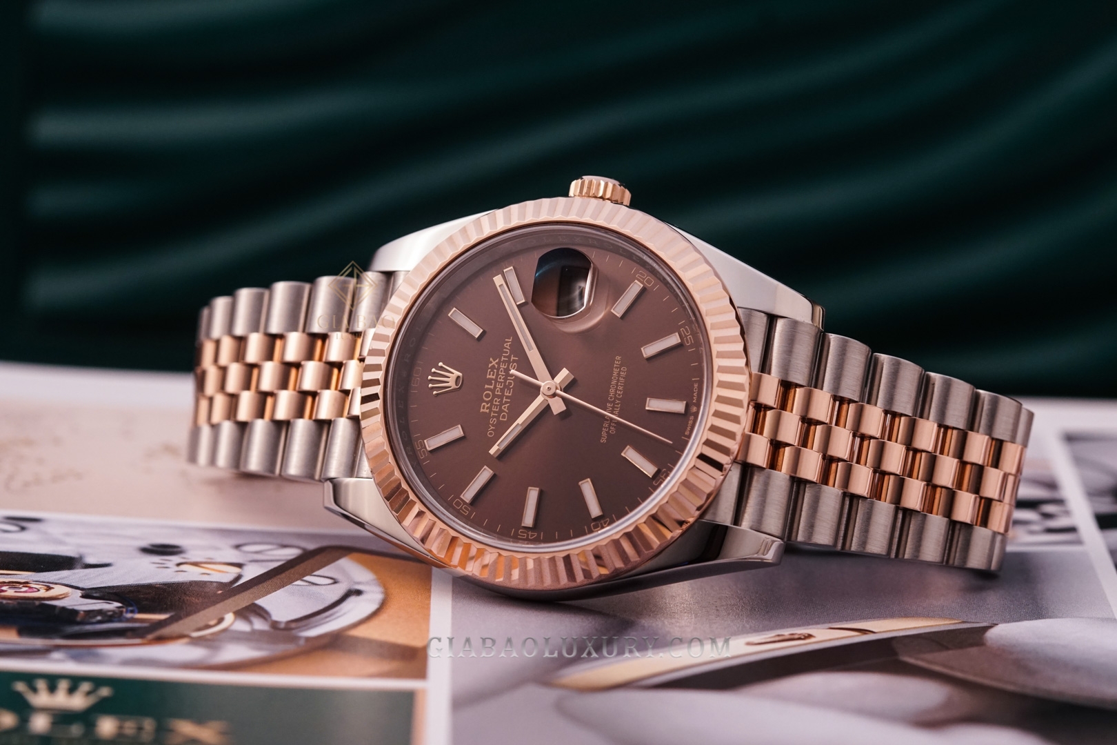 Đồng Hồ Rolex Datejust 41 126331 Mặt Số Chocolate Cọc Số Dạ Quang