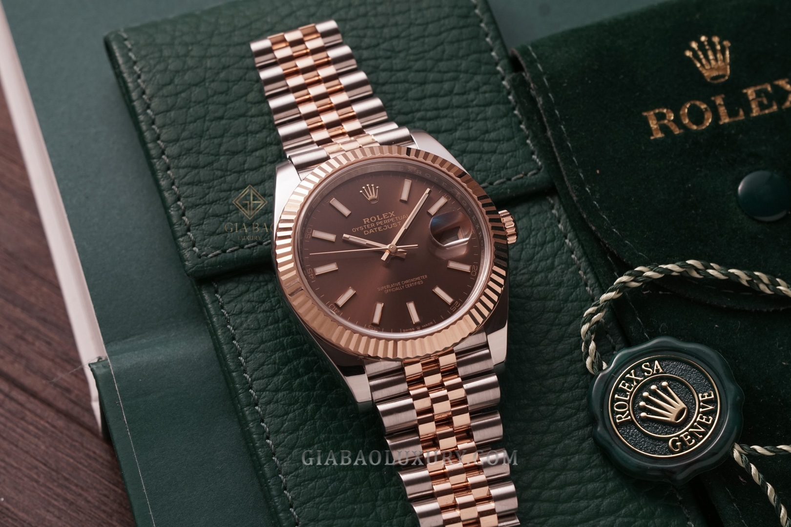 Đồng Hồ Rolex Datejust 41 126331 Mặt Số Chocolate Cọc Số Dạ Quang