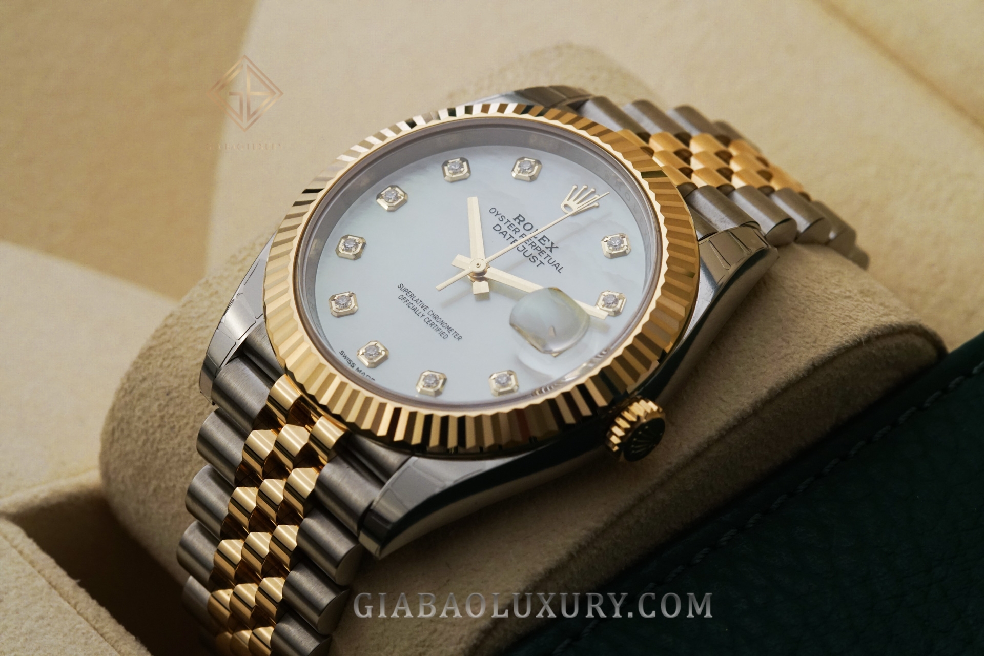 Đồng Hồ Rolex Datejust 41 126333 Mặt Số Ốc Trắng