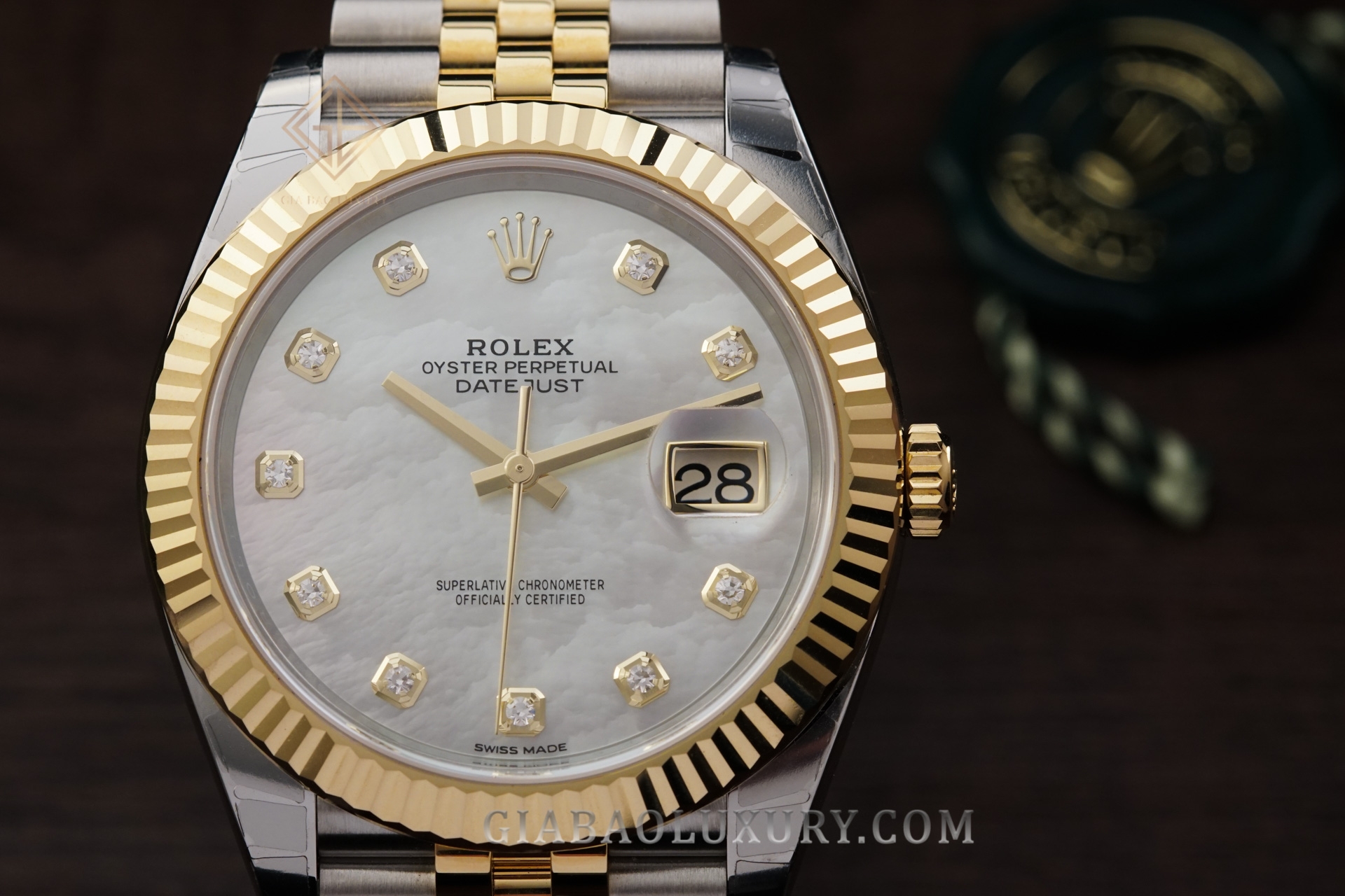 Đồng Hồ Rolex Datejust 41 126333 Mặt Số Ốc Trắng