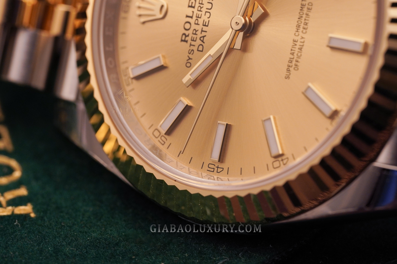 Đồng Hồ Rolex Datejust 41 126333 Mặt Số Champagne