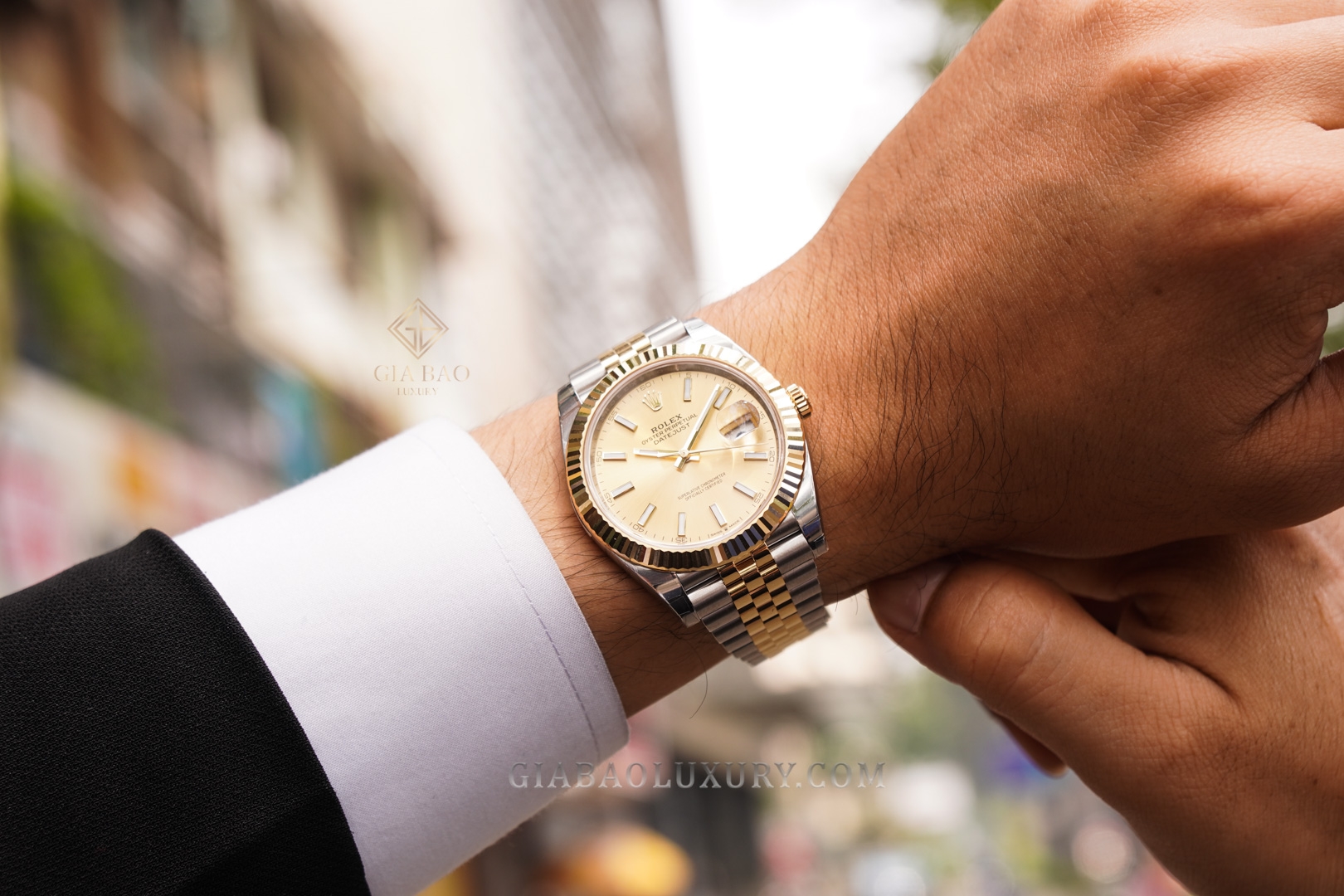 Đồng Hồ Rolex Datejust 41 126333 Mặt Số Champagne