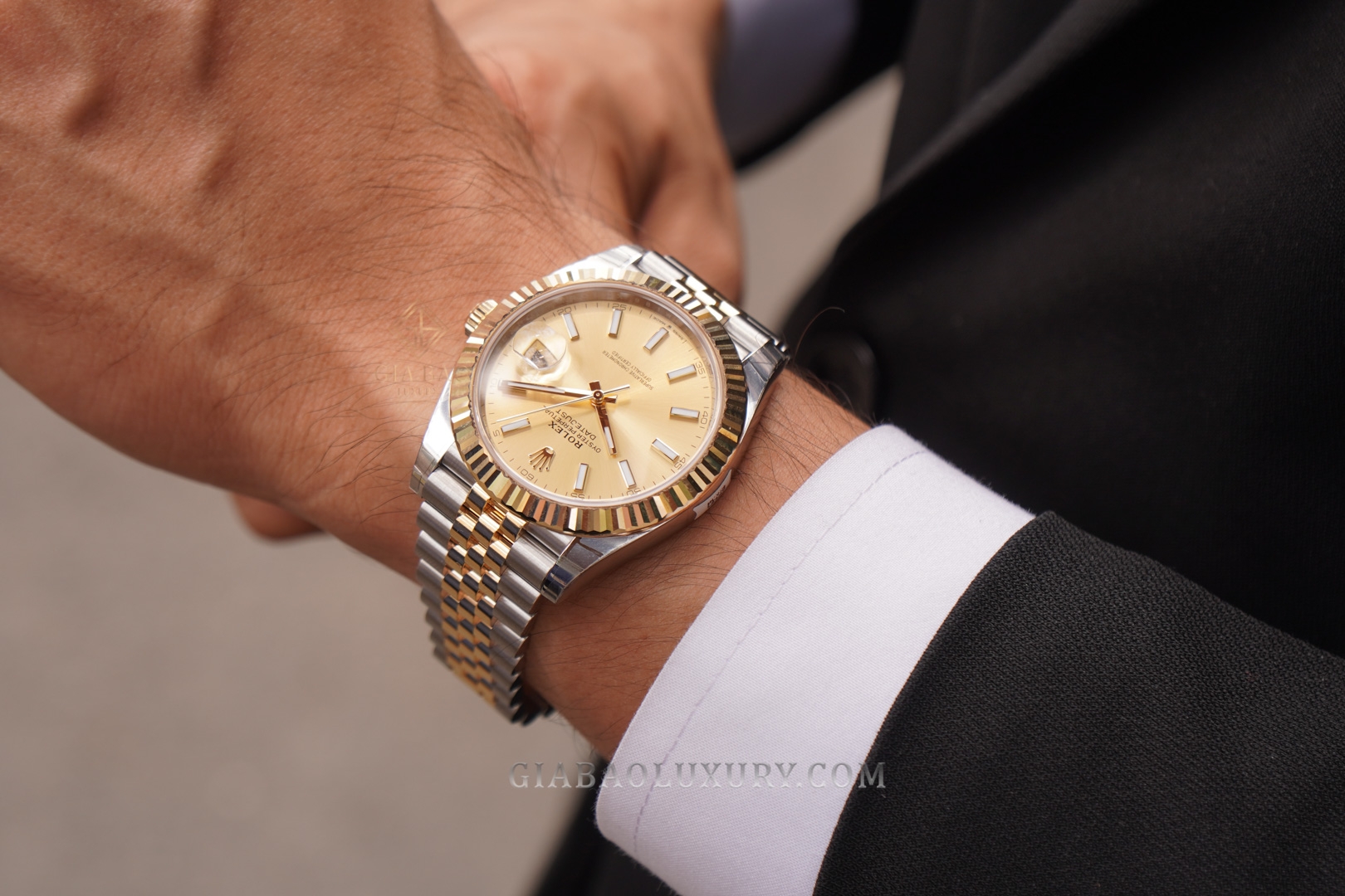 Đồng Hồ Rolex Datejust 41 126333 Mặt Số Champagne