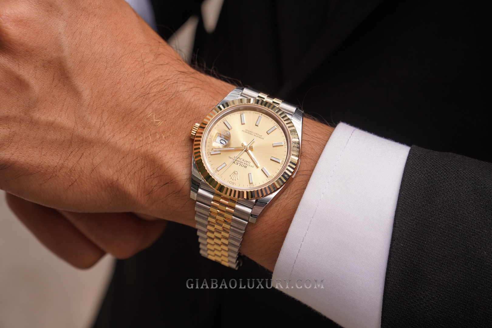 Đồng Hồ Rolex Datejust 41 126333 Mặt Số Champagne