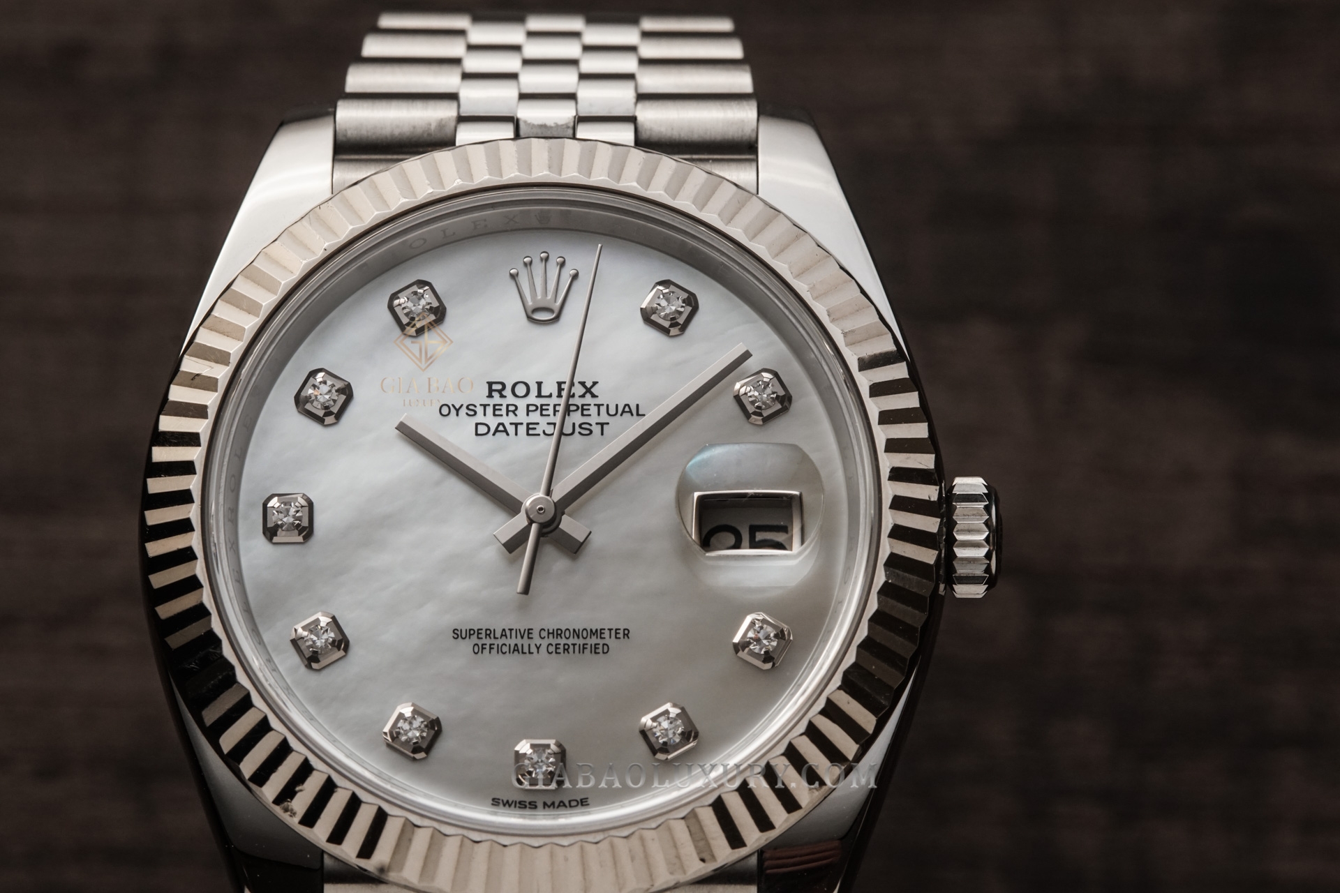 Đồng Hồ Rolex Datejust 41 126334 Mặt Số Vỏ Trai Trắng