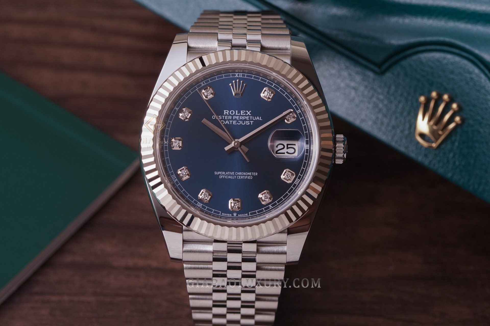 Đồng Hồ Rolex Datejust 41 126334 Mặt Số Xanh Nạm Kim Cương