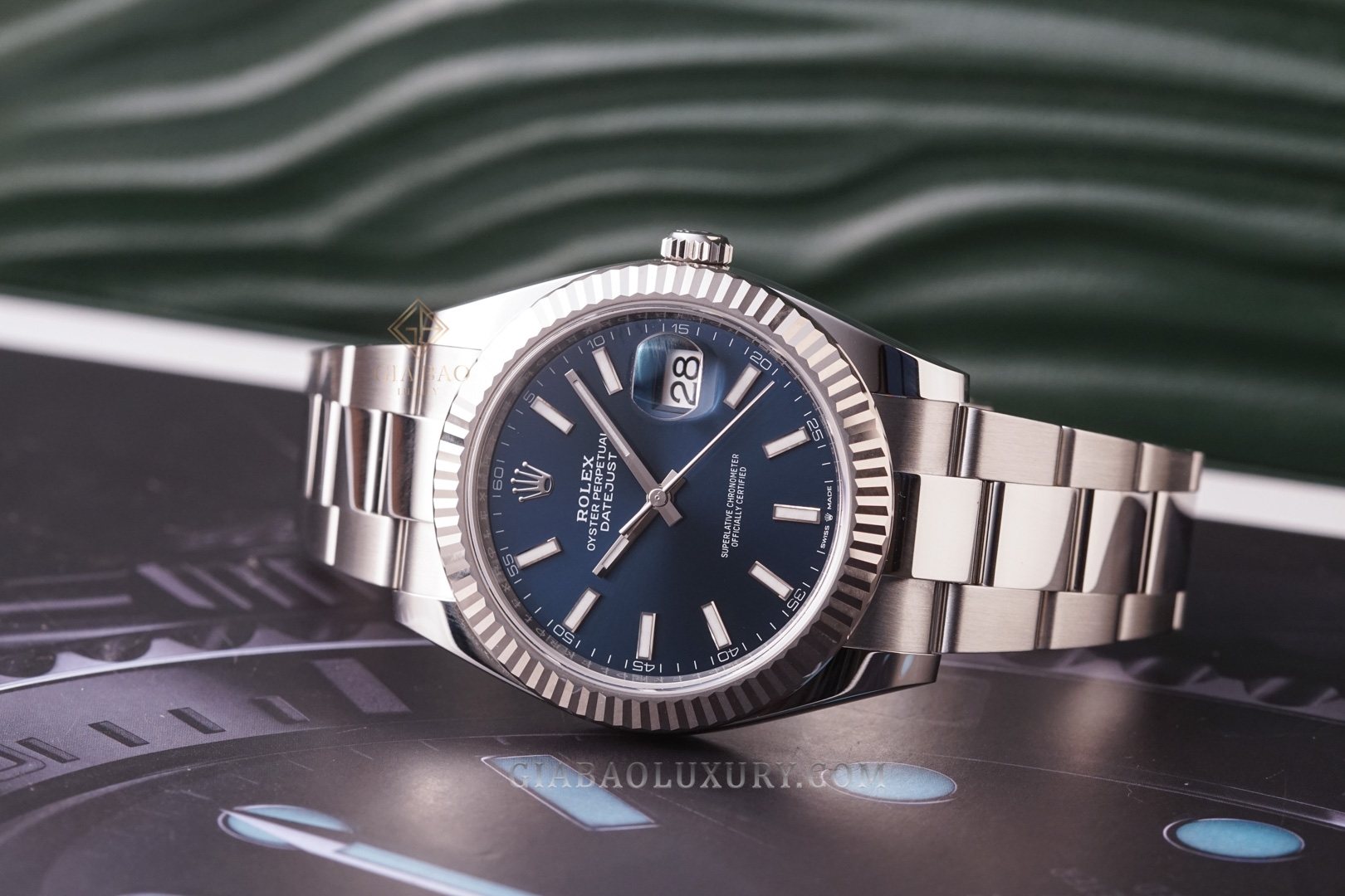 Đồng Hồ Rolex Datejust 41 126334 Mặt Số Xanh Dây Đeo Oyster