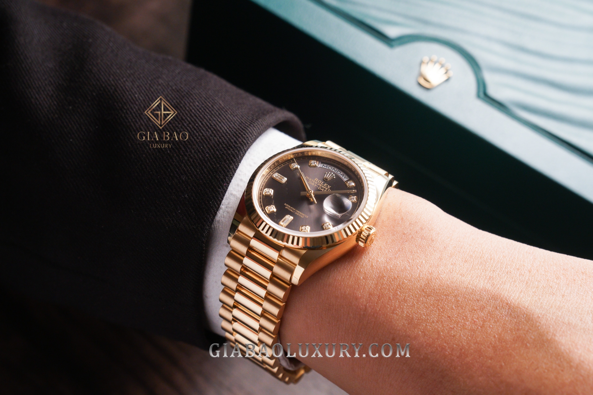 Đồng Hồ Rolex Day-Date 36 128238 Mặt Số Xám Nạm Kim Cương