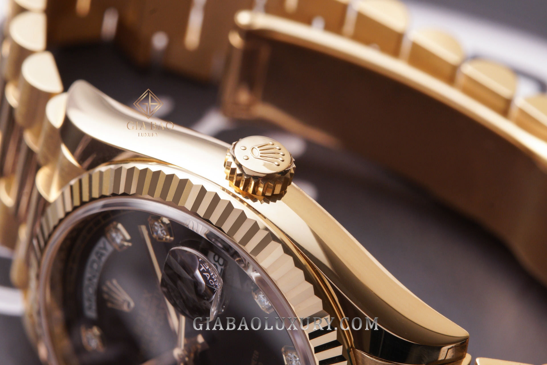 Đồng Hồ Rolex Day-Date 36 128238 Mặt Số Xám Nạm Kim Cương