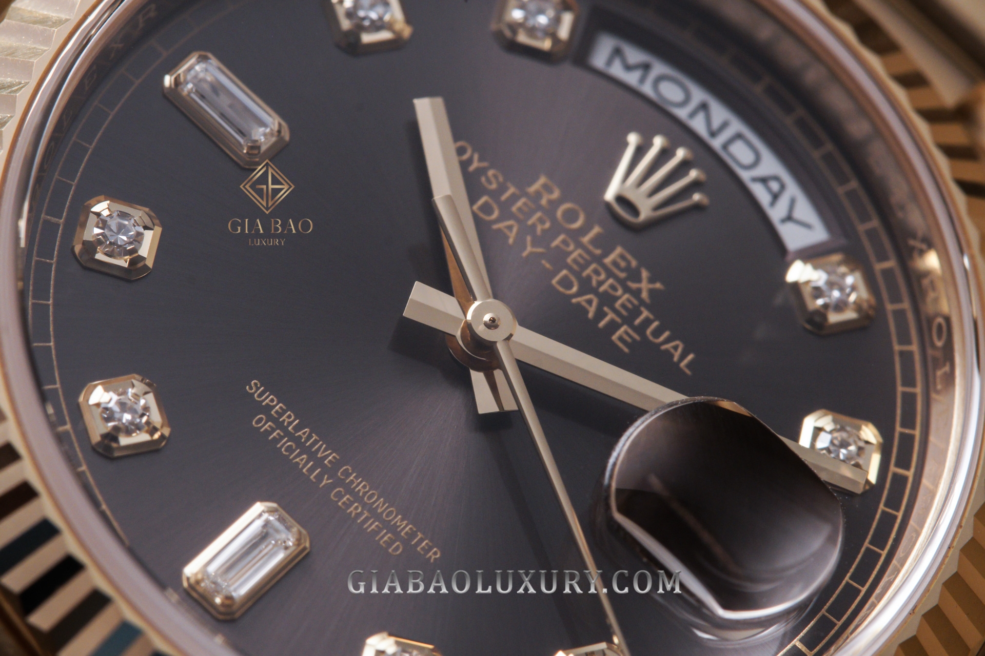 Đồng Hồ Rolex Day-Date 36 128238 Mặt Số Xám Nạm Kim Cương