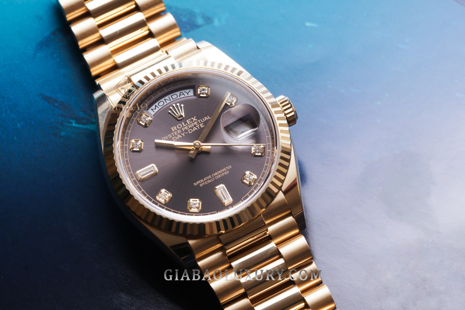 Đồng Hồ Rolex Day-Date 36 128238 Mặt Số Xám Nạm Kim Cương