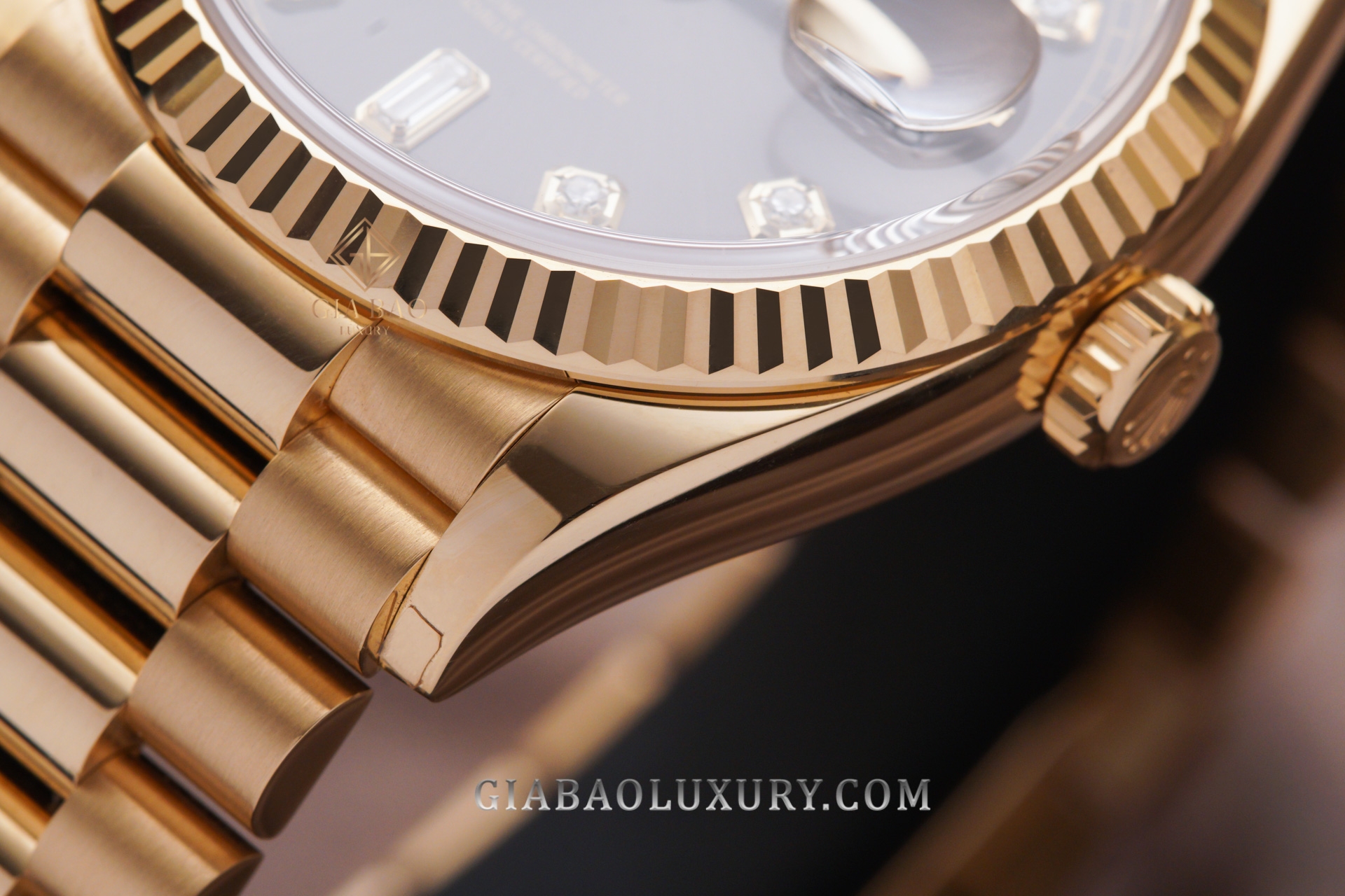 Đồng Hồ Rolex Day-Date 36 128238 Mặt Số Xám Nạm Kim Cương