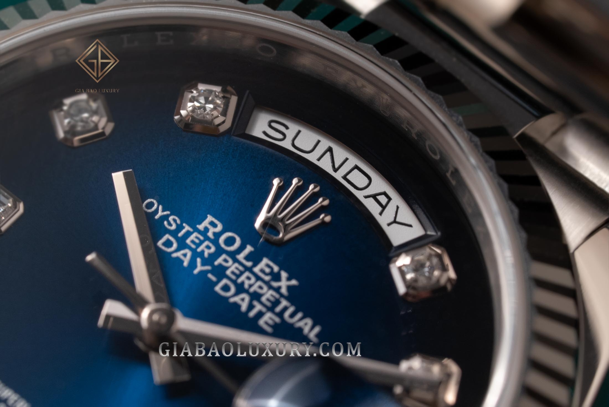 BH Đồng hồ Rolex Day-Date 36 128239 Mặt số Ombré xanh navy