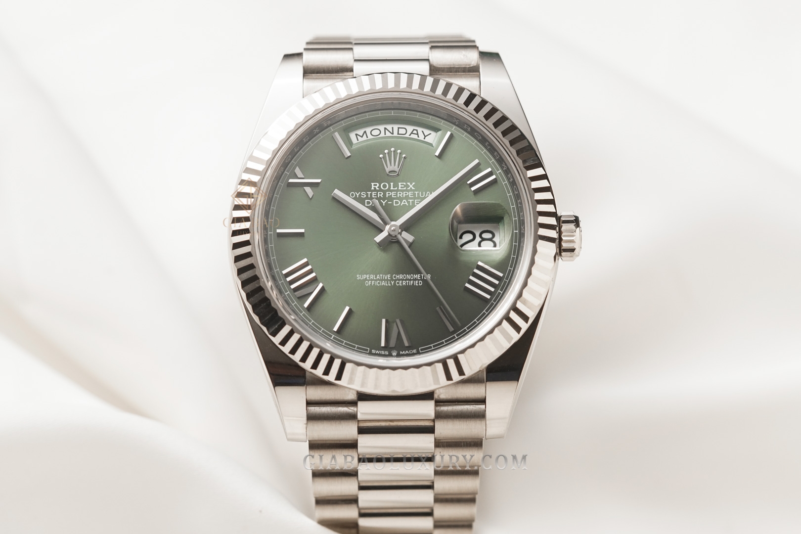 Đồng Hồ Rolex Day-Date 40 228239 Mặt Số Xanh Oliu