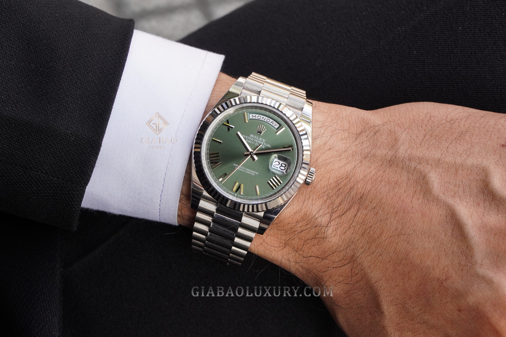 Đồng Hồ Rolex Day-Date 40 228239 Mặt Số Xanh Oliu