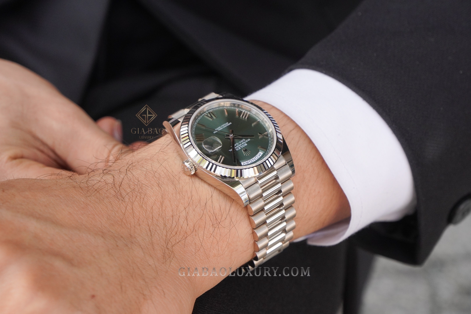 Đồng Hồ Rolex Day-Date 40 228239 Mặt Số Xanh Oliu