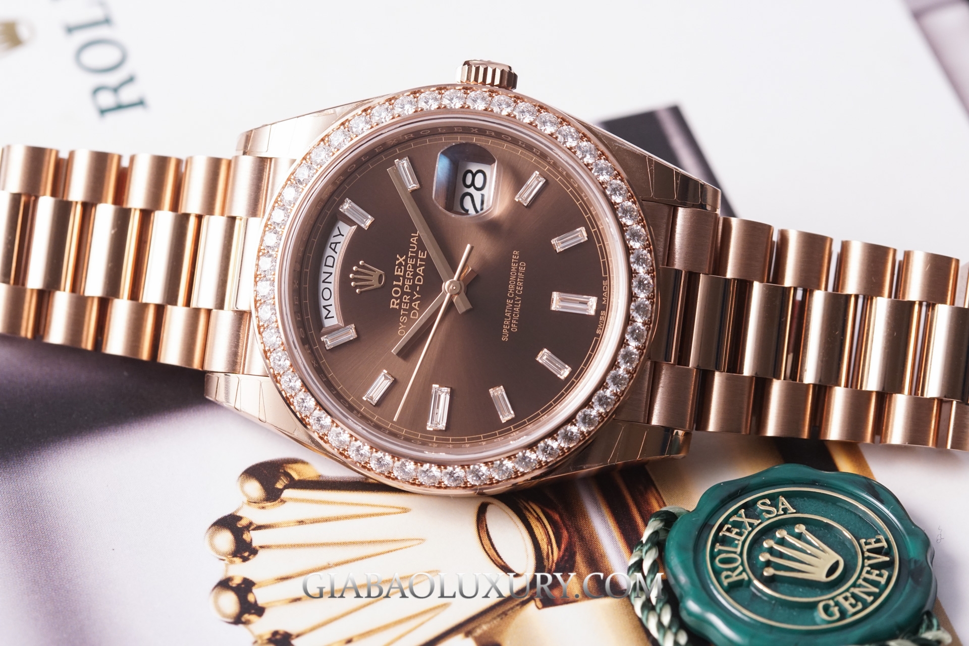 Đồng hồ Rolex Day-Date 228345RBR Mặt Số Chocolate Cọc Kim Cương