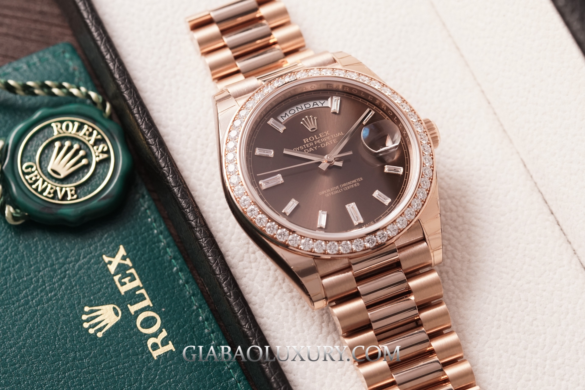 Đồng hồ Rolex Day-Date 228345RBR Mặt Số Chocolate Cọc Kim Cương