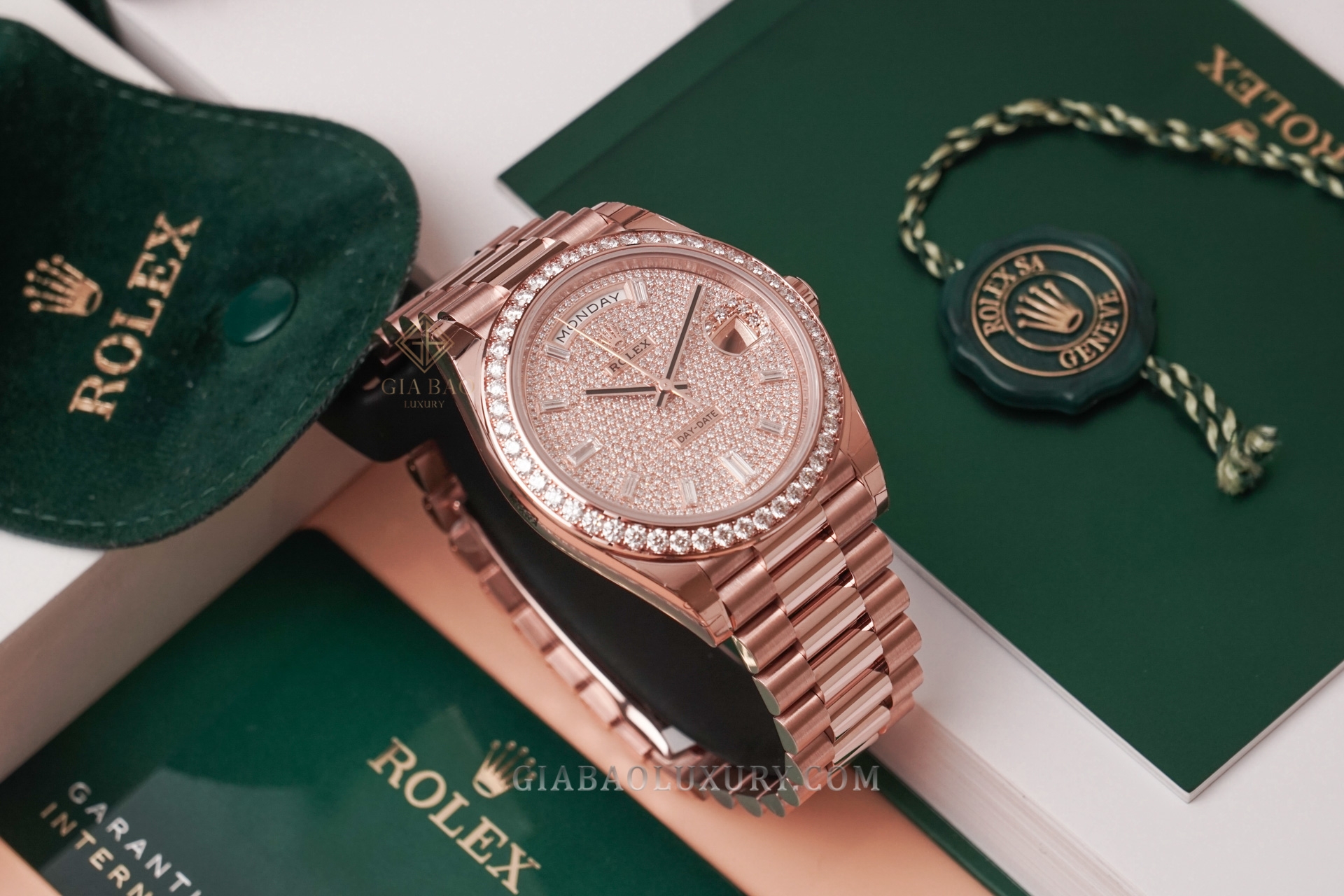 Đồng Hồ Rolex Day-Date 40 228345RBR Mặt Số Đính Kim Cương