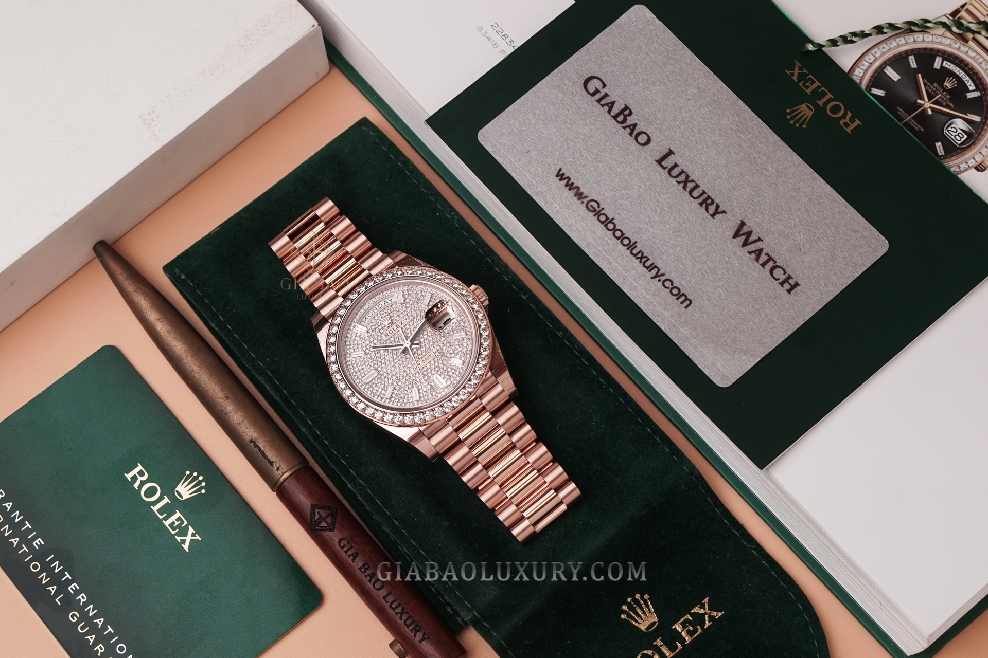 Đồng Hồ Rolex Day-Date 40 228345RBR Mặt Số Đính Kim Cương