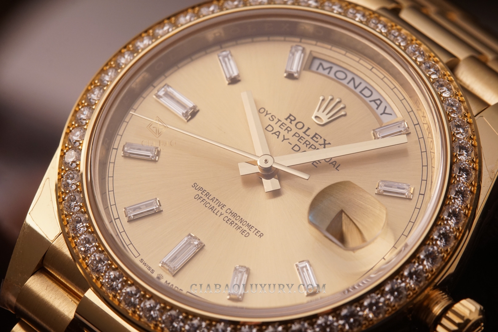 Đồng Hồ Rolex Day-Date 40 228348RBR Mặt Số Vàng Champagne Nạm Kim Cương