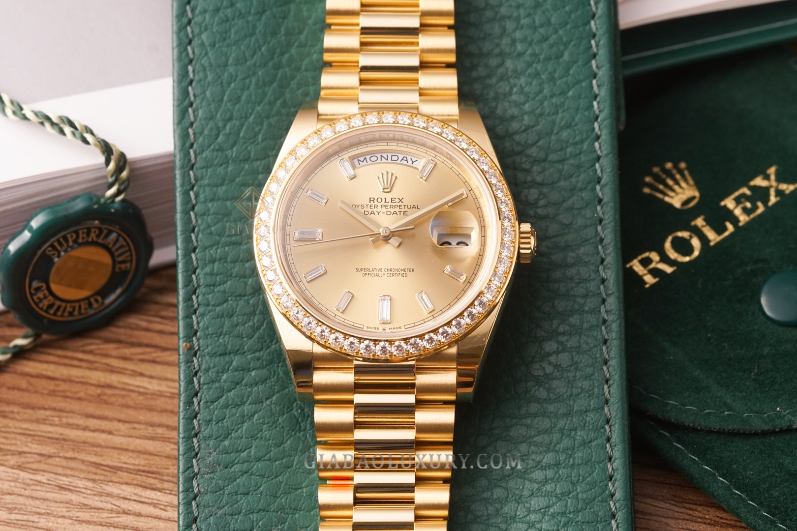 Đồng Hồ Rolex Day-Date 40 228348RBR Mặt Số Vàng Champagne Nạm Kim Cương