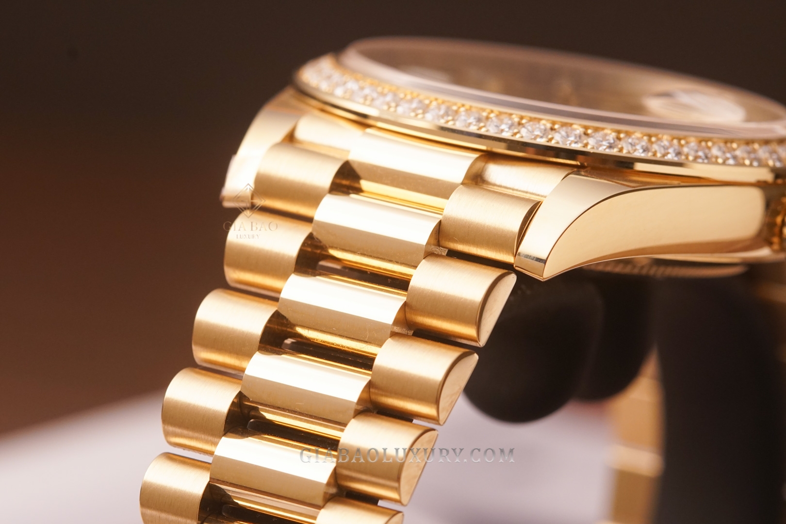 Đồng Hồ Rolex Day-Date 40 228348RBR Mặt Số Vàng Champagne Nạm Kim Cương