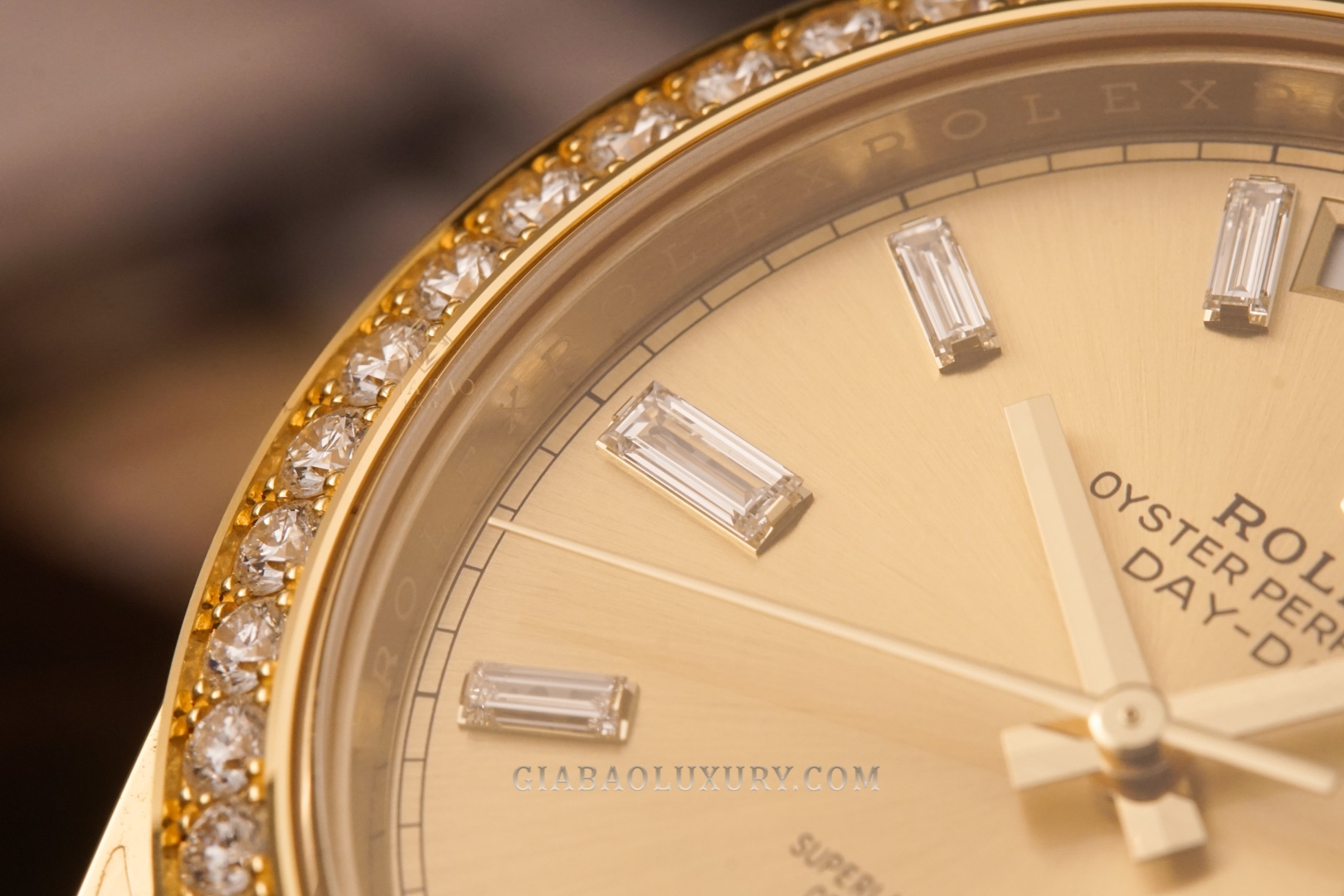 Đồng Hồ Rolex Day-Date 40 228348RBR Mặt Số Vàng Champagne Nạm Kim Cương