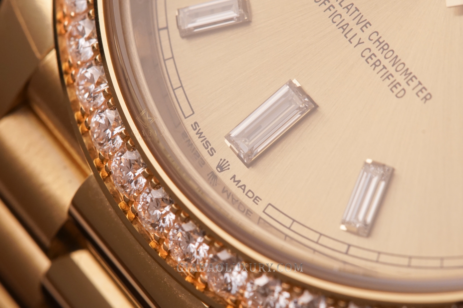 Đồng Hồ Rolex Day-Date 40 228348RBR Mặt Số Vàng Champagne Nạm Kim Cương