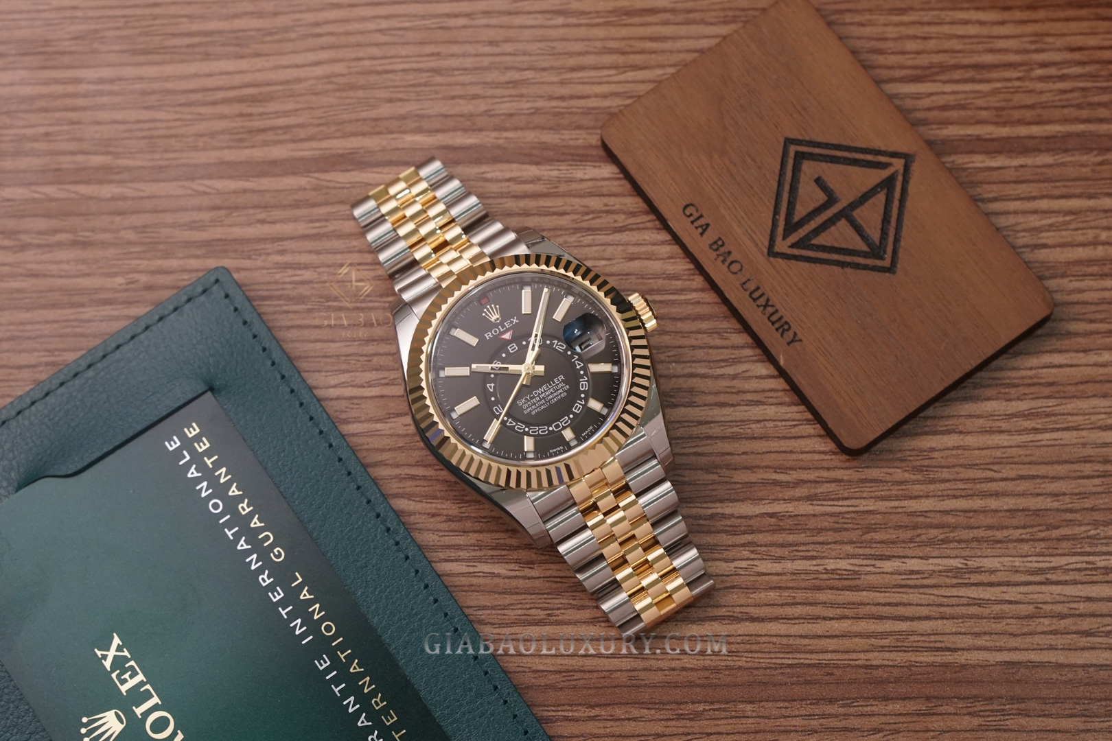 Đồng Hồ Rolex Sky-Dweller 326933-0005 Mặt Số Đen