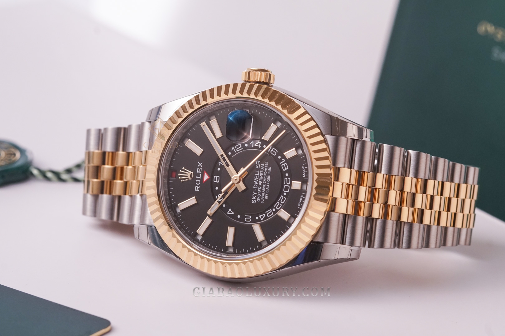 Đồng Hồ Rolex Sky-Dweller 326933-0005 Mặt Số Đen