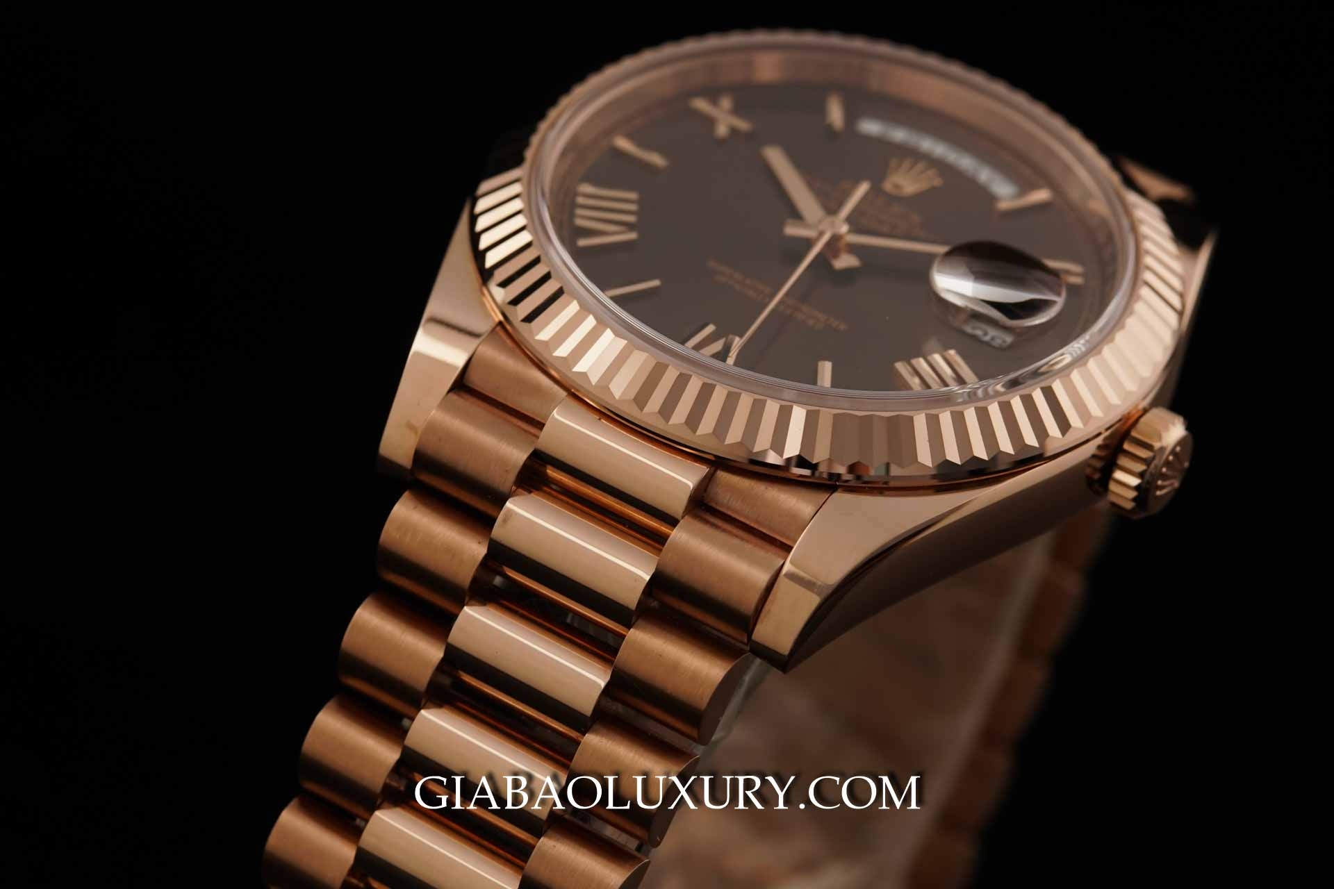 Đồng Hồ Rolex Day Date 228235 Mặt Số Chocolate Cọc Số La Mã