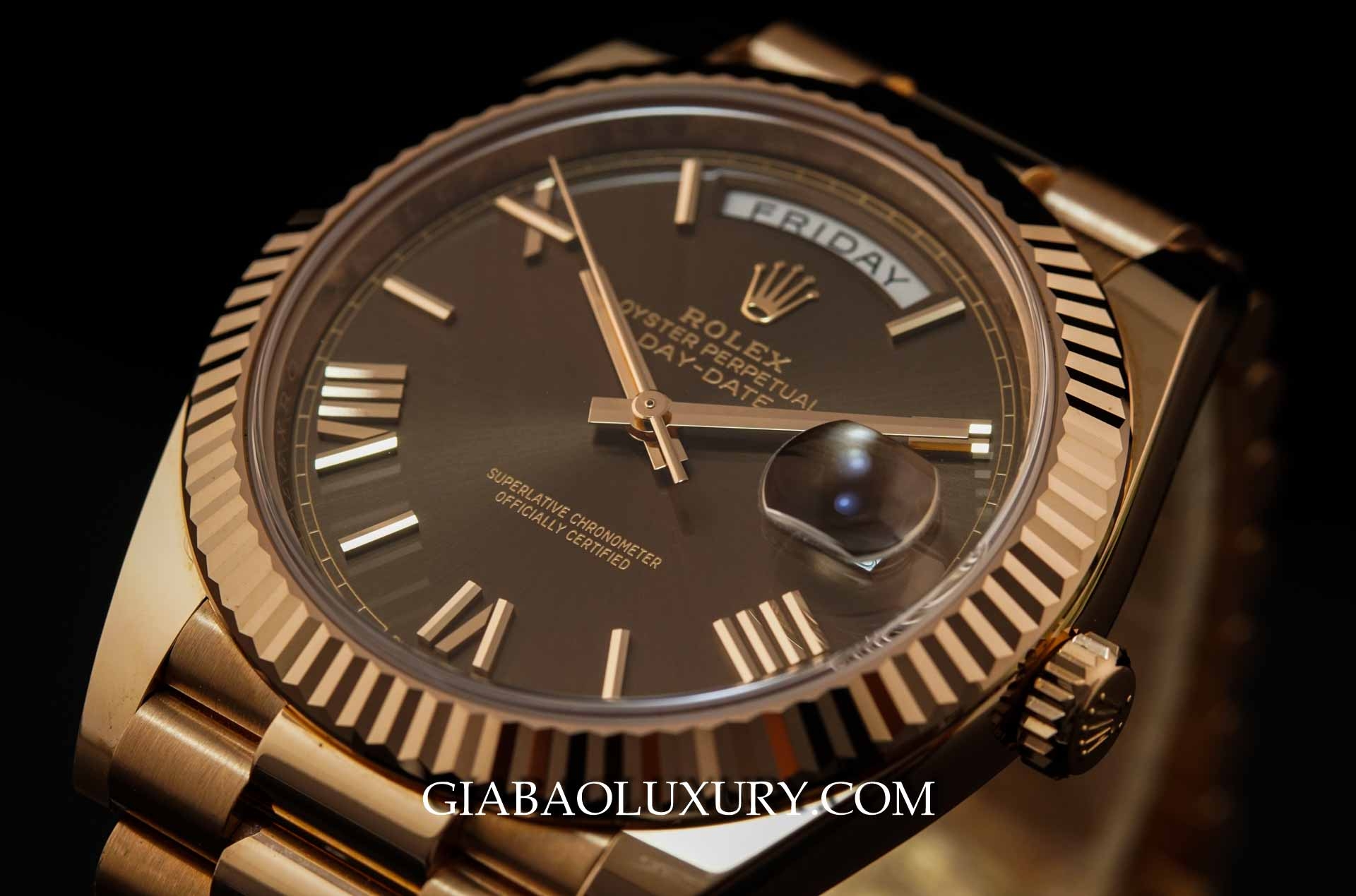 Đồng Hồ Rolex Day Date 228235 Mặt Số Chocolate Cọc Số La Mã