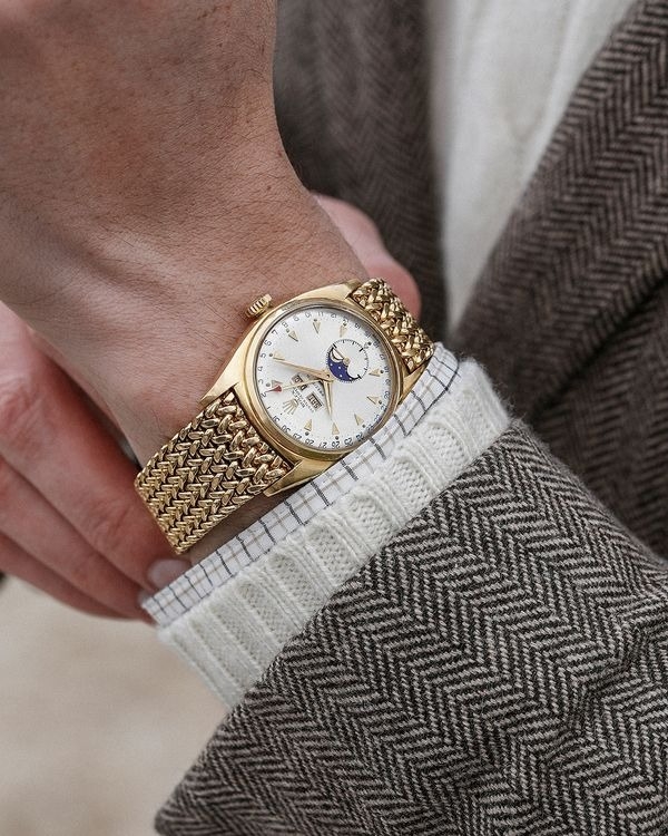 Rolex 6062 “Soleil Dial” – Di sản sống sót sau “cơn bão” vàng 1980