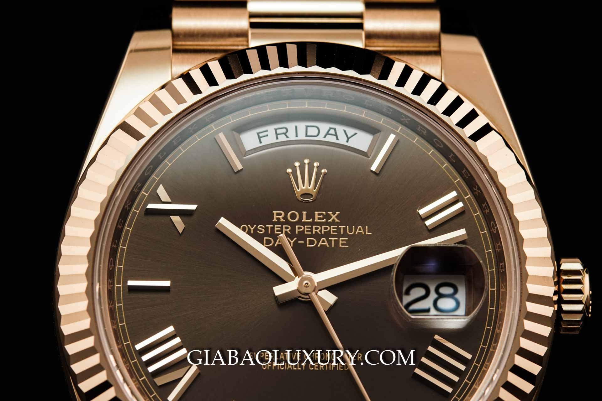 Đồng Hồ Rolex Day Date 228235 Mặt Số Chocolate Cọc Số La Mã