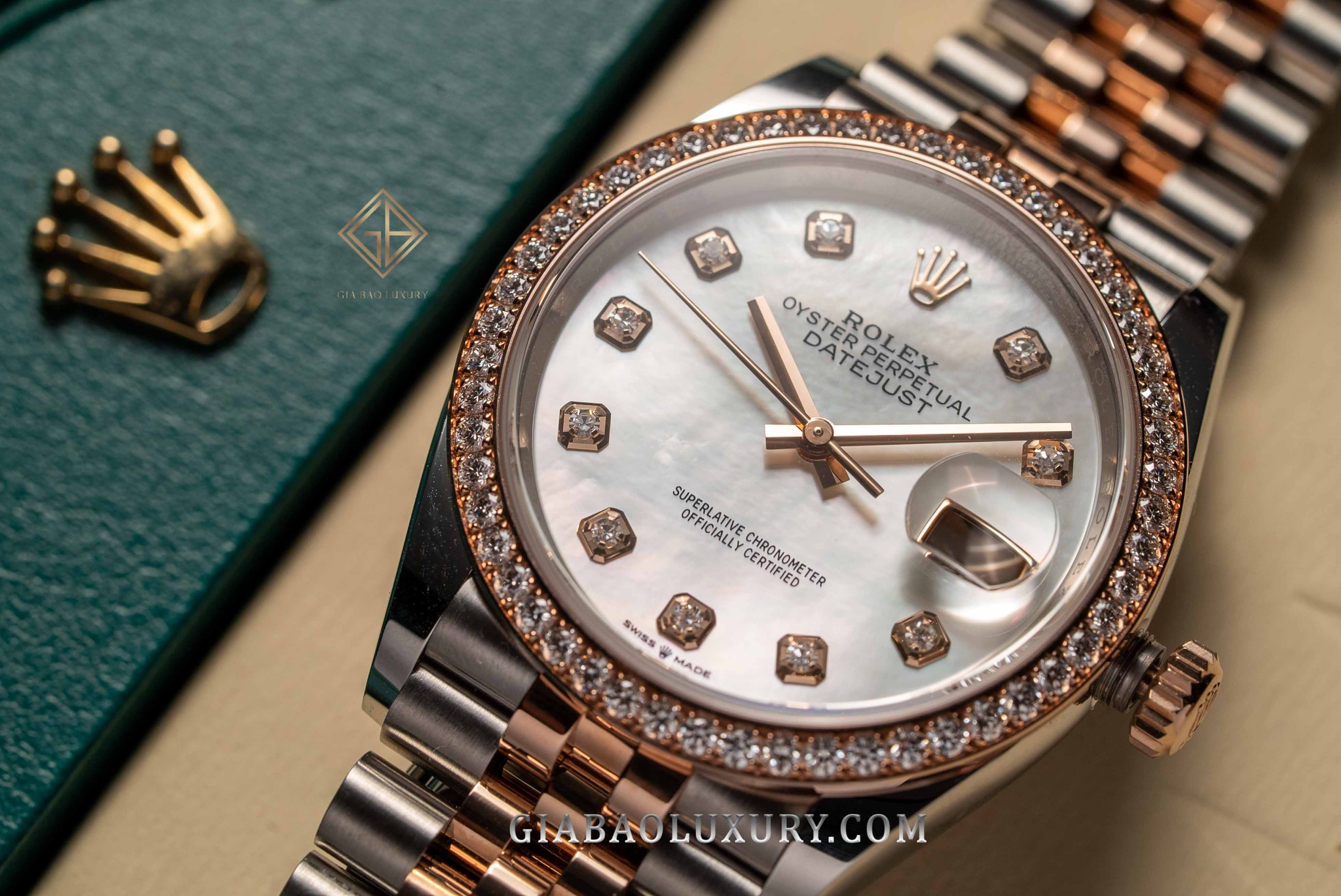 Đồng Hồ Rolex Datejust 36 126281RBR Mặt Số Vỏ Trai Trắng