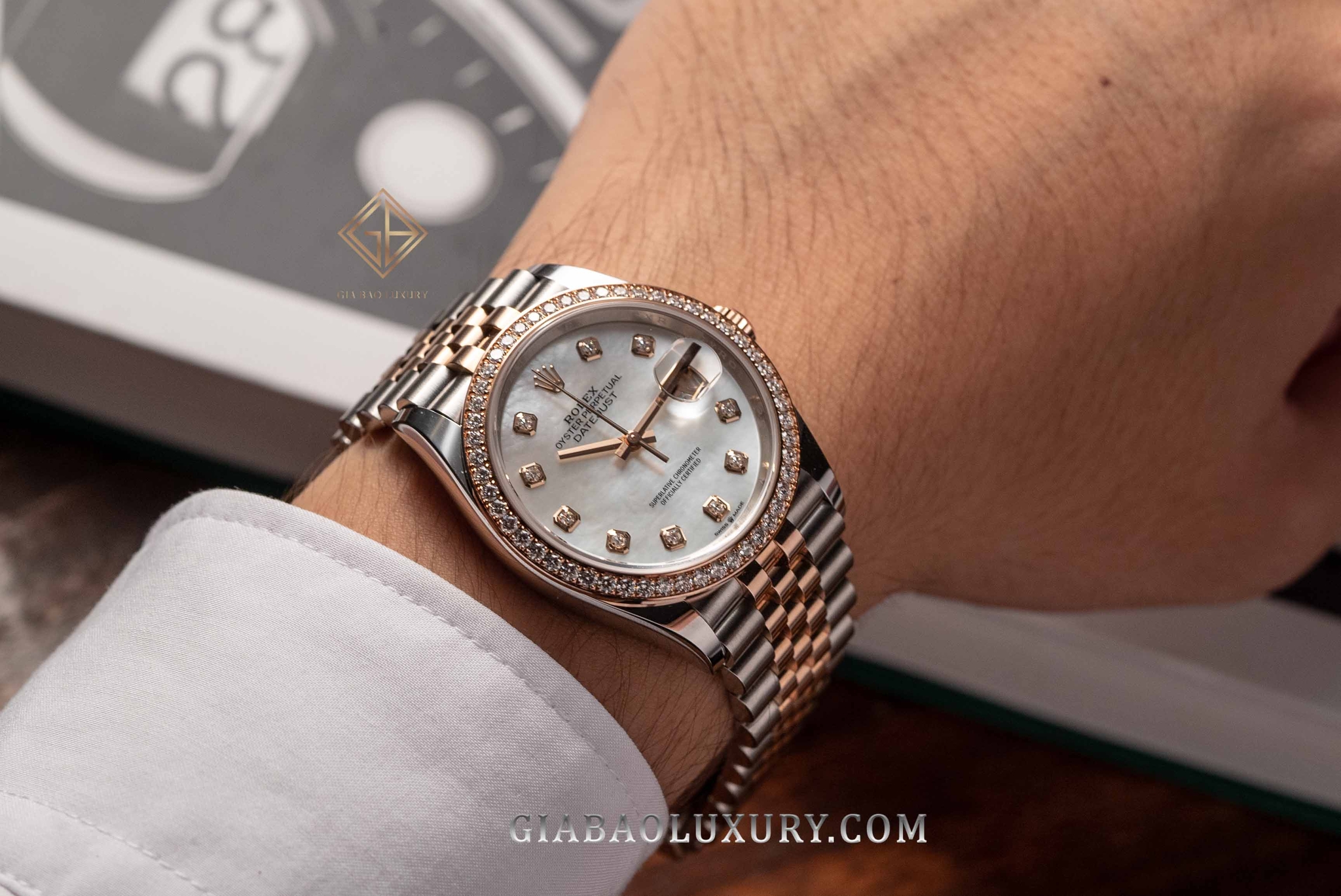 Đồng Hồ Rolex Datejust 36 126281RBR Mặt Số Vỏ Trai Trắng