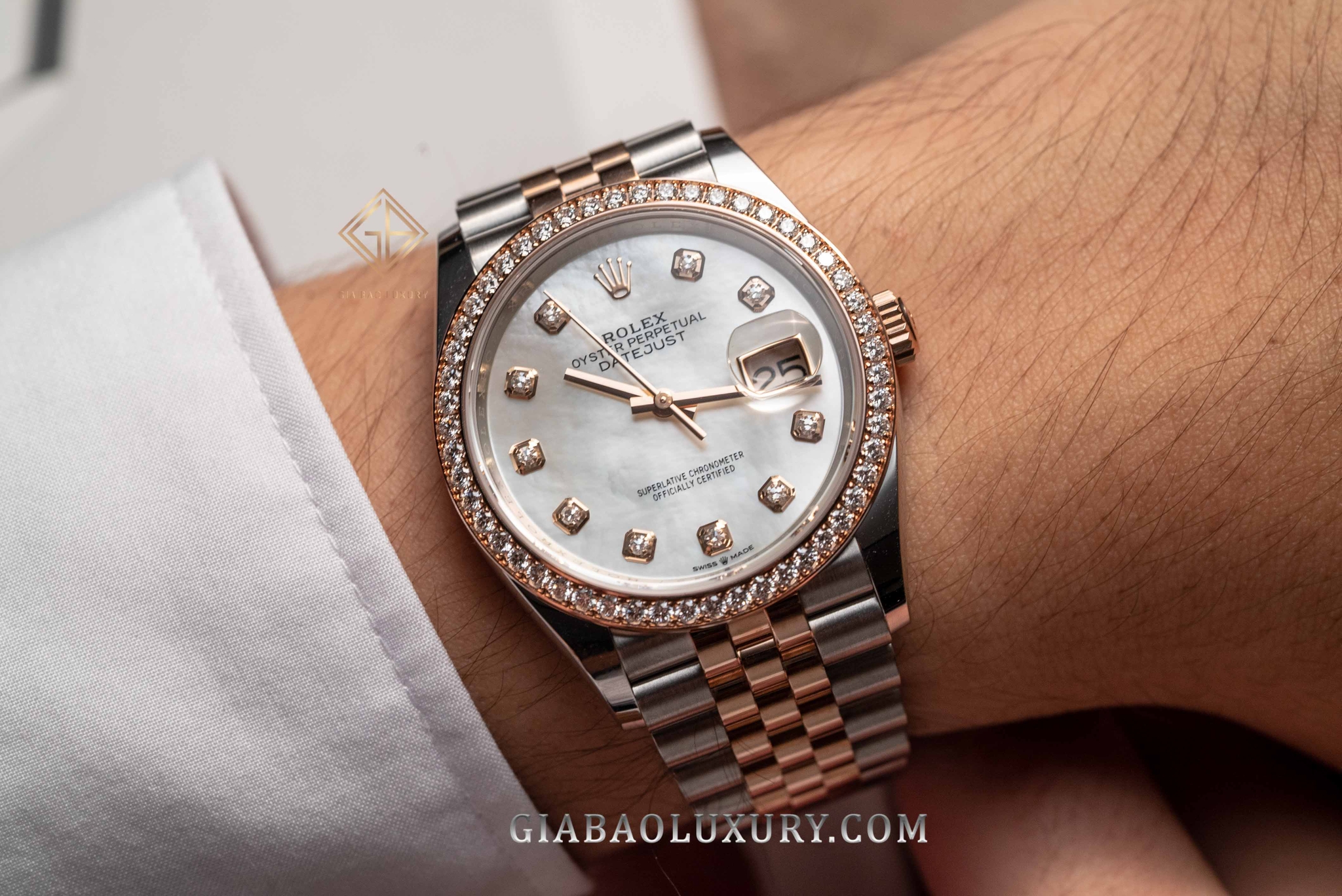 Đồng Hồ Rolex Datejust 36 126281RBR Mặt Số Vỏ Trai Trắng