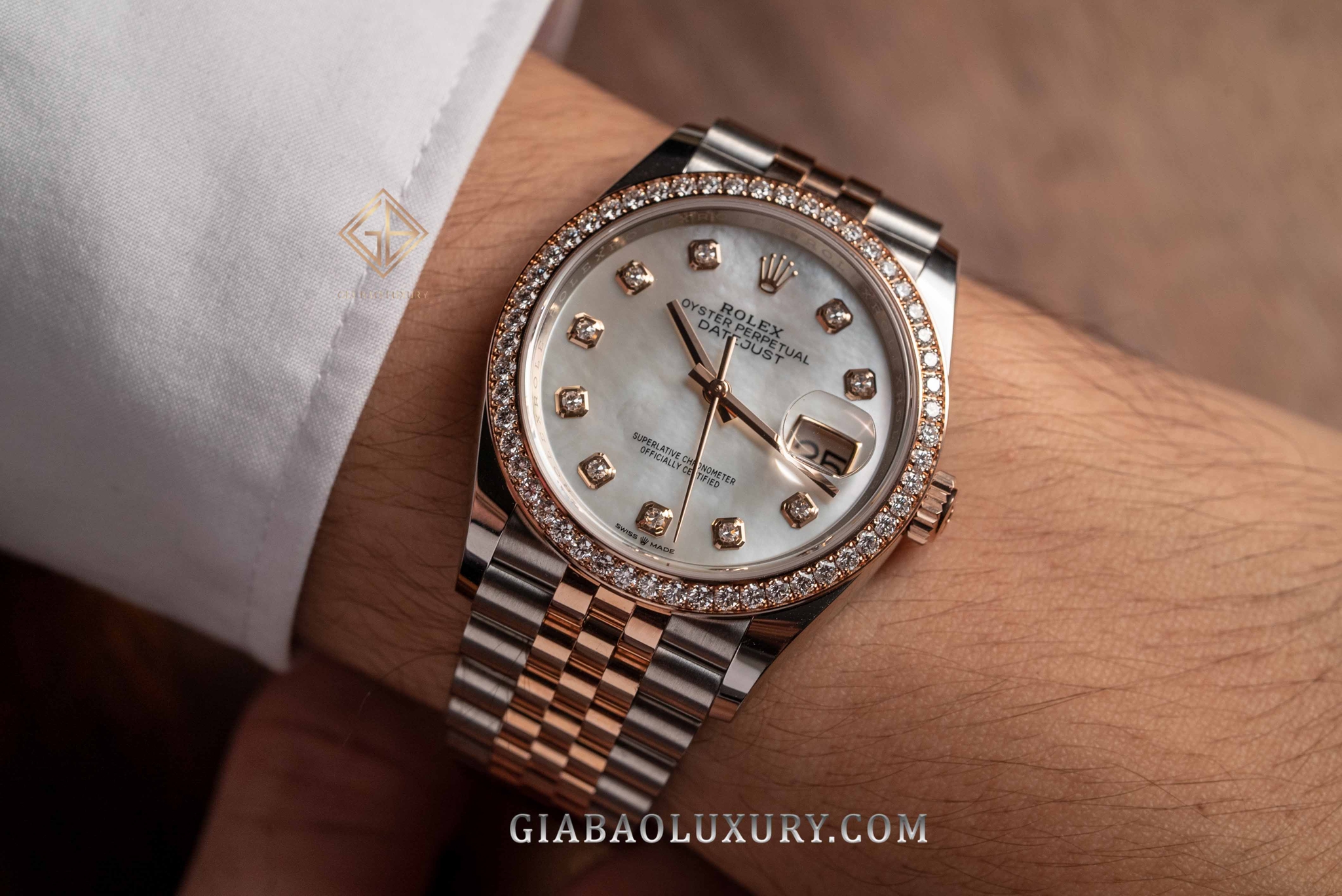 Đồng Hồ Rolex Datejust 36 126281RBR Mặt Số Vỏ Trai Trắng