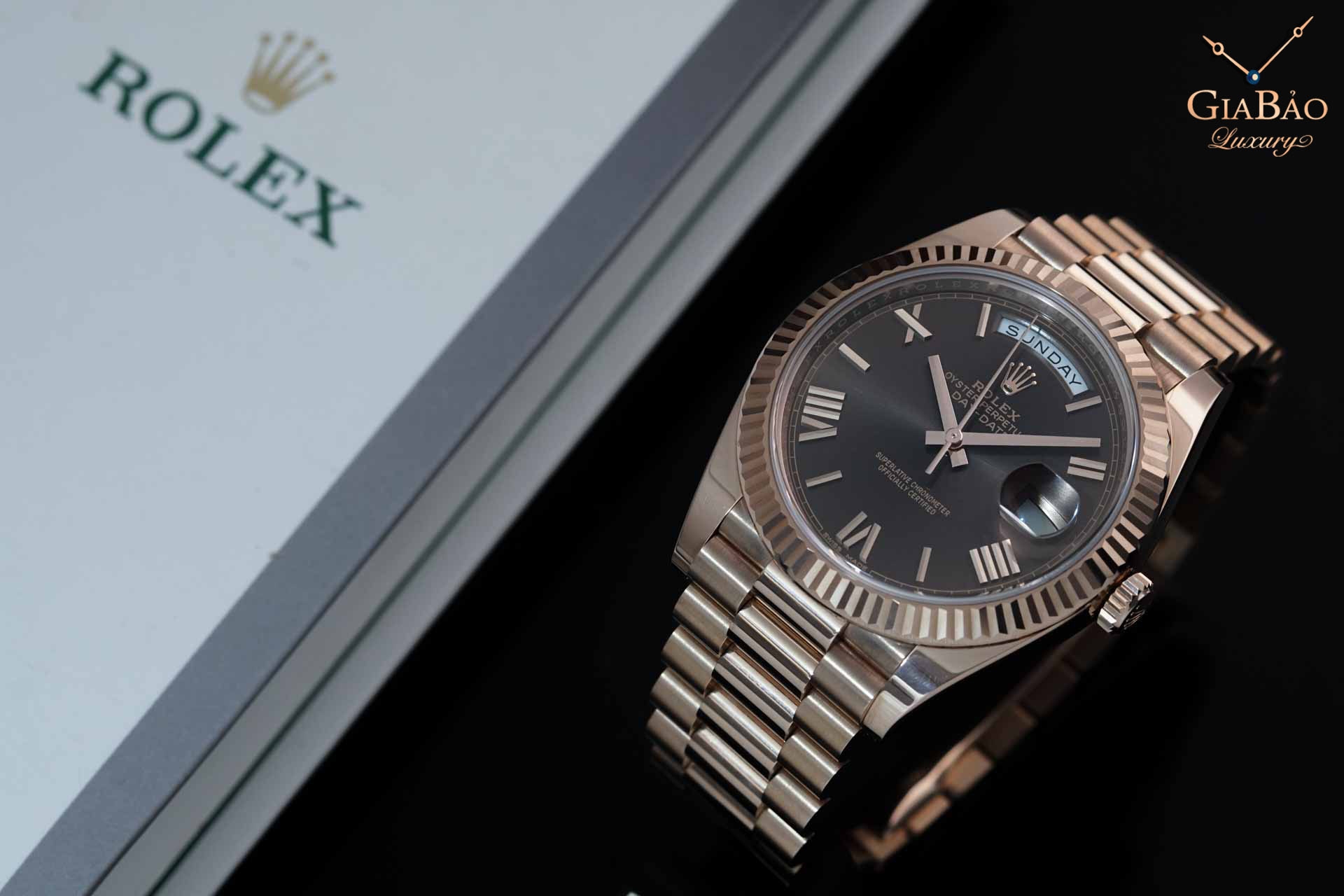Đồng Hồ Rolex Day Date 228235 Mặt Số Chocolate Cọc Số La Mã