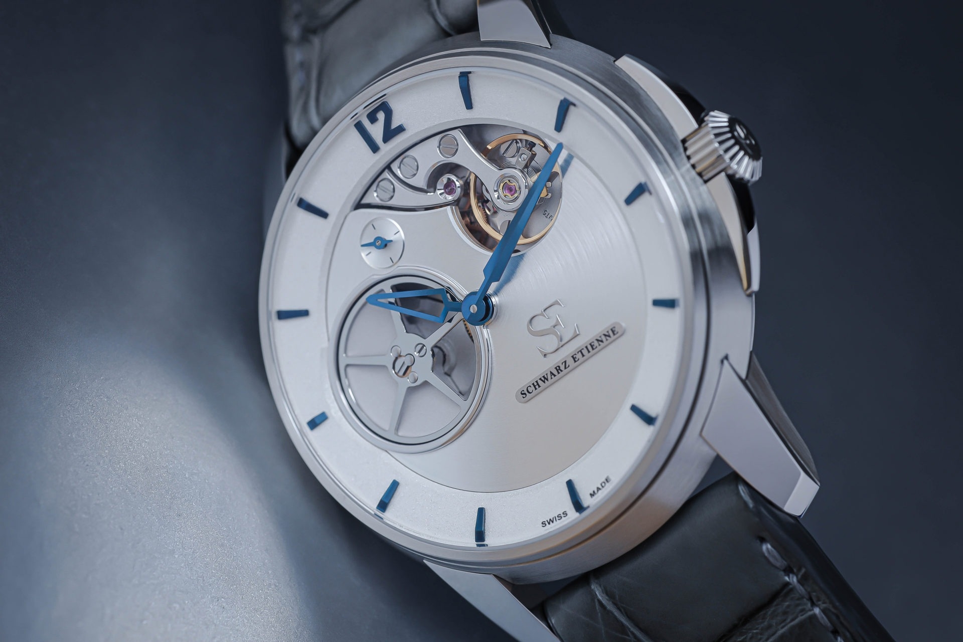 Schwarz Etienne, dòng sản phẩm Roswell Voyage, ref WRW20TJ16SS04AA, mặt số bạc