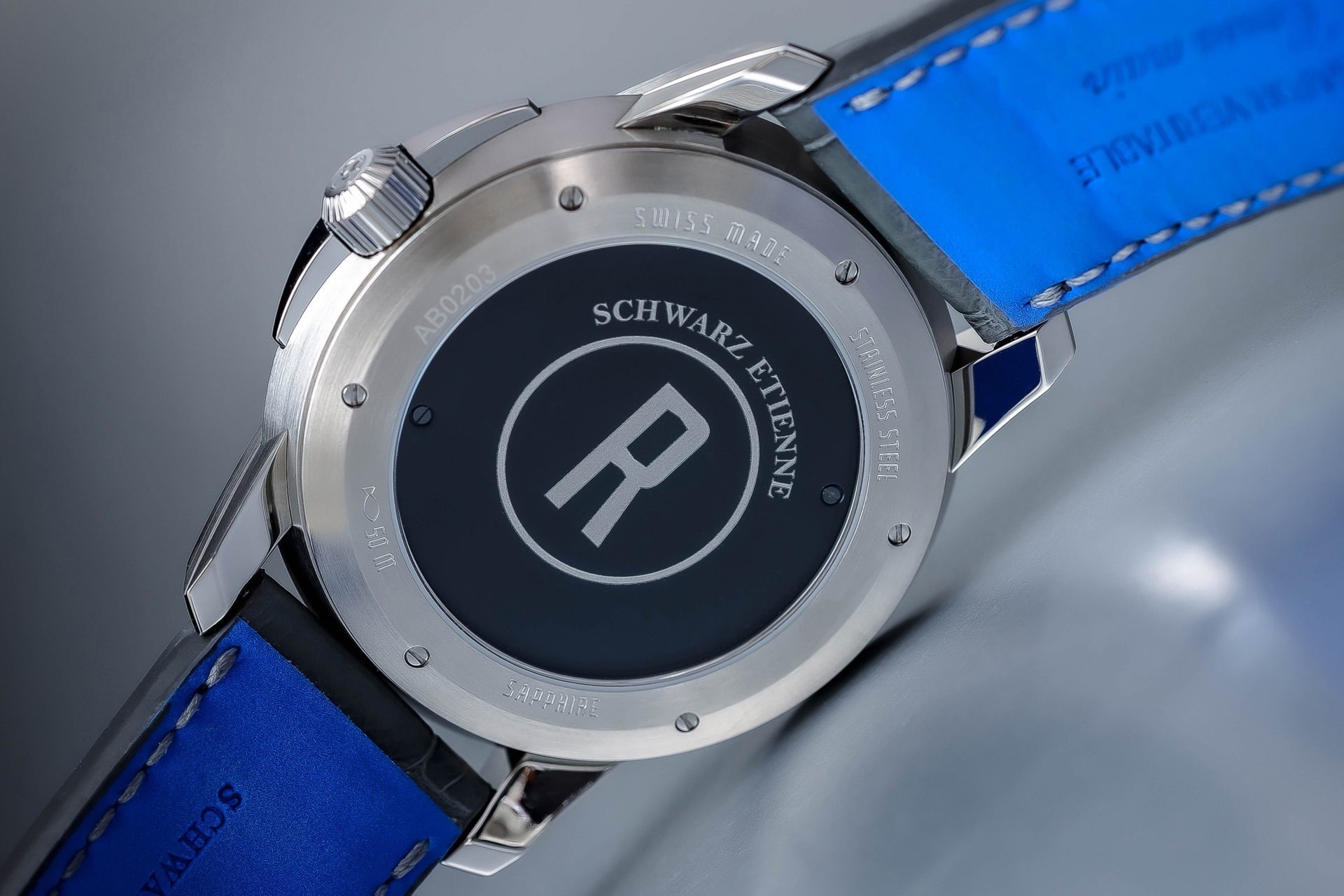 Schwarz Etienne, dòng sản phẩm Roswell Voyage, ref WRW20TJ16SS04AA, mặt số bạc